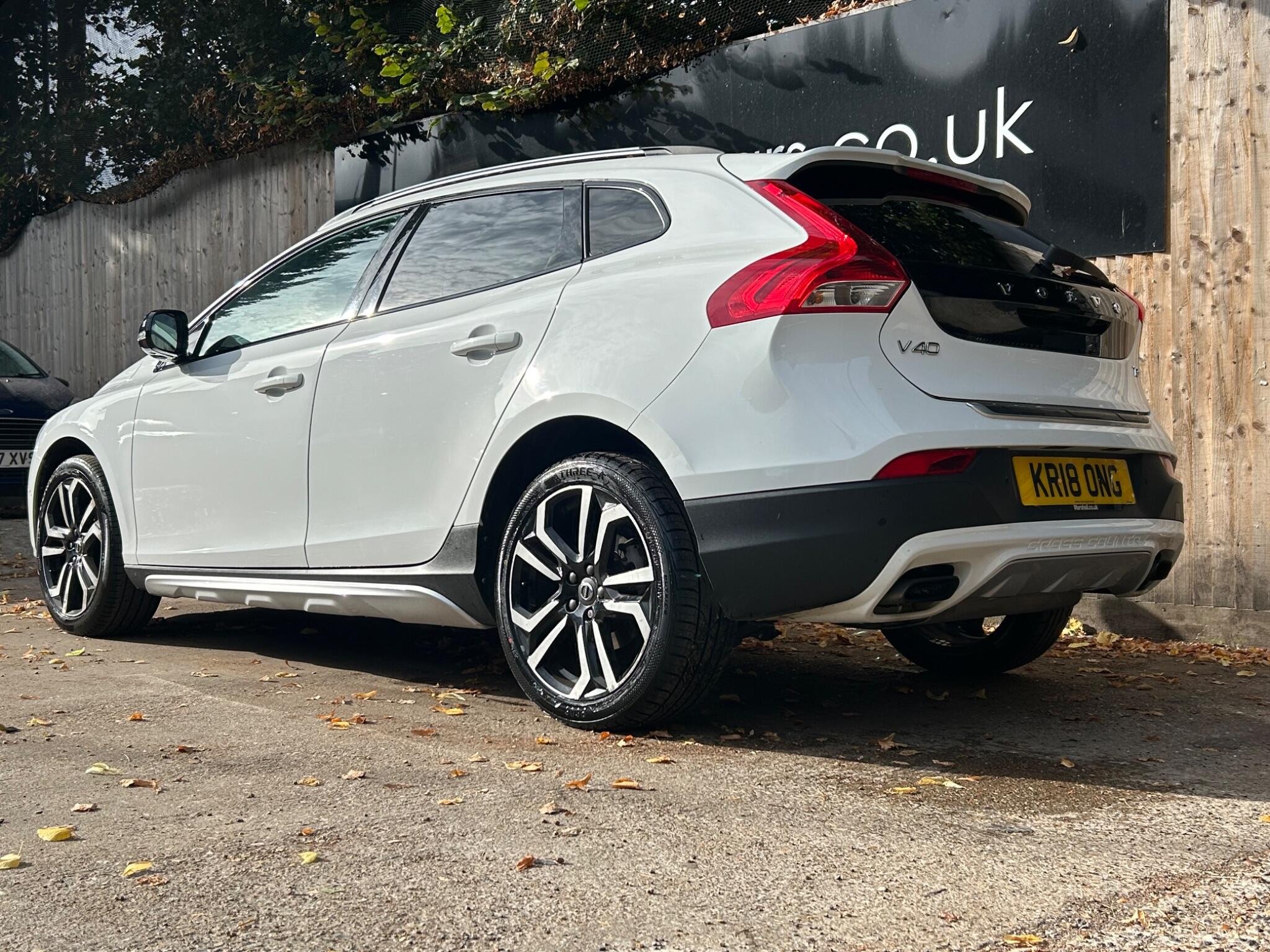 Volvo V40 Cross Country view 17