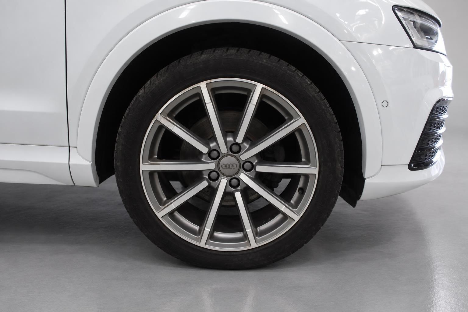 Audi Q3 view 56