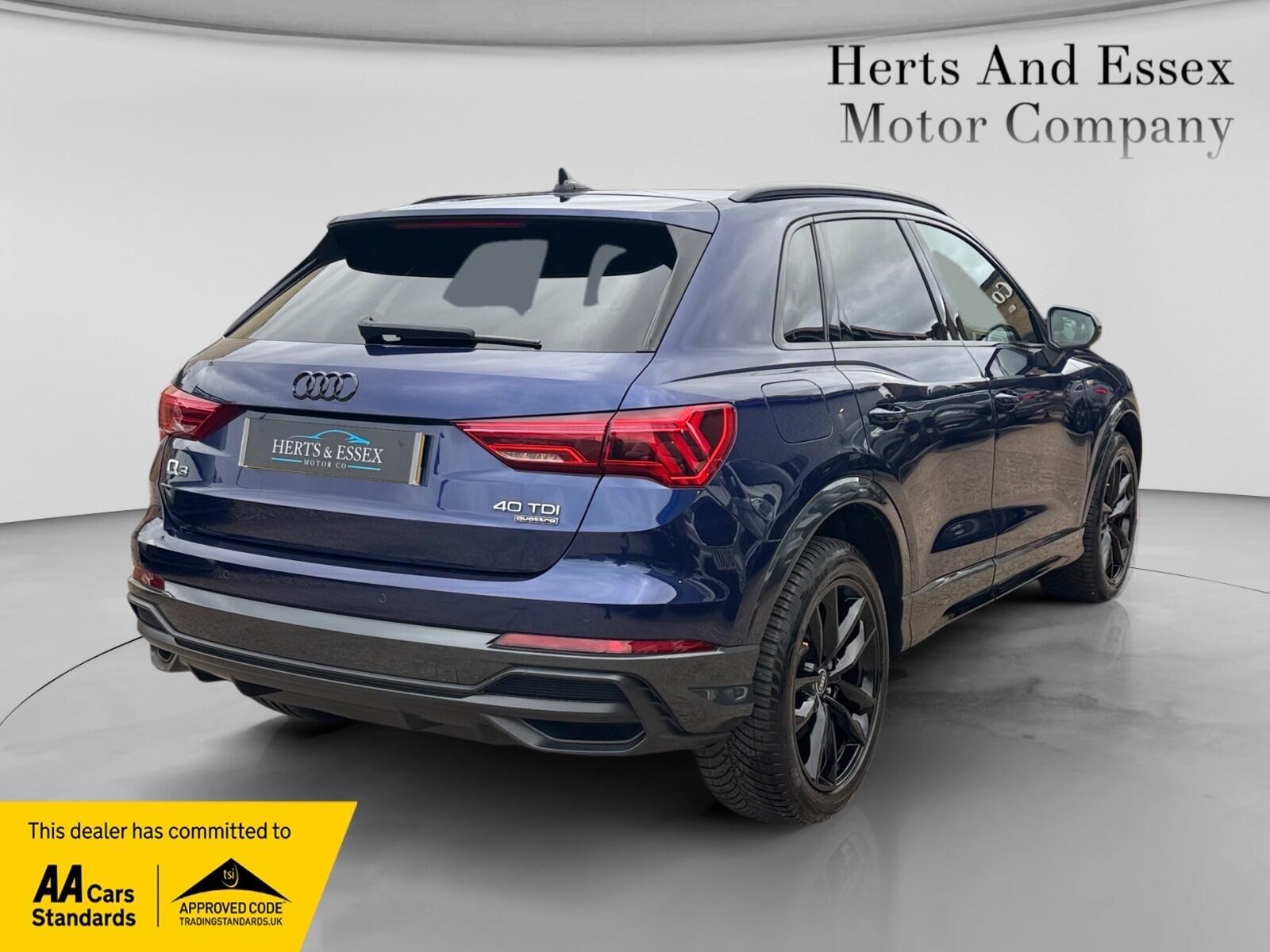 Audi Q3 view 8