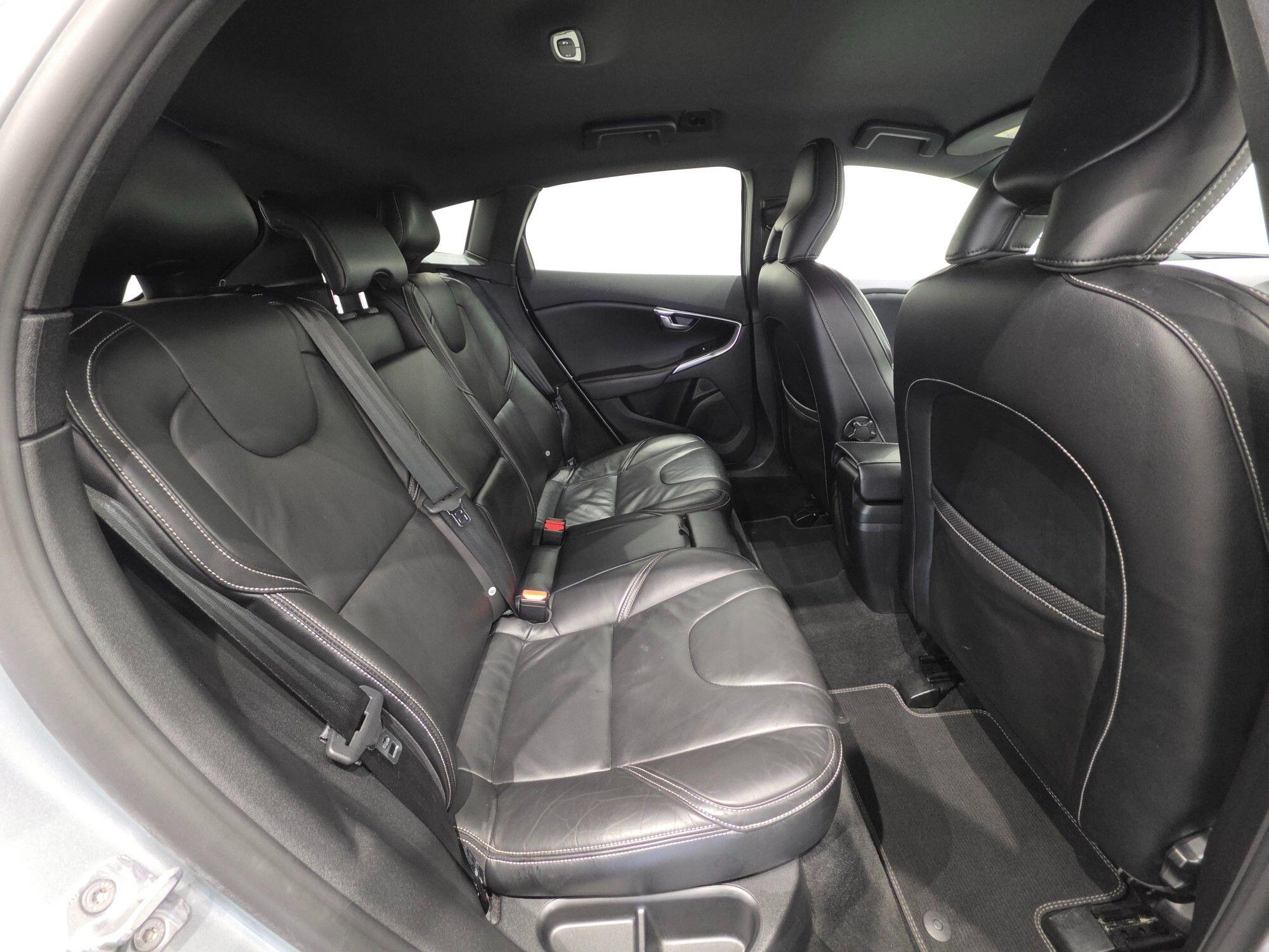 Volvo V40 view 13