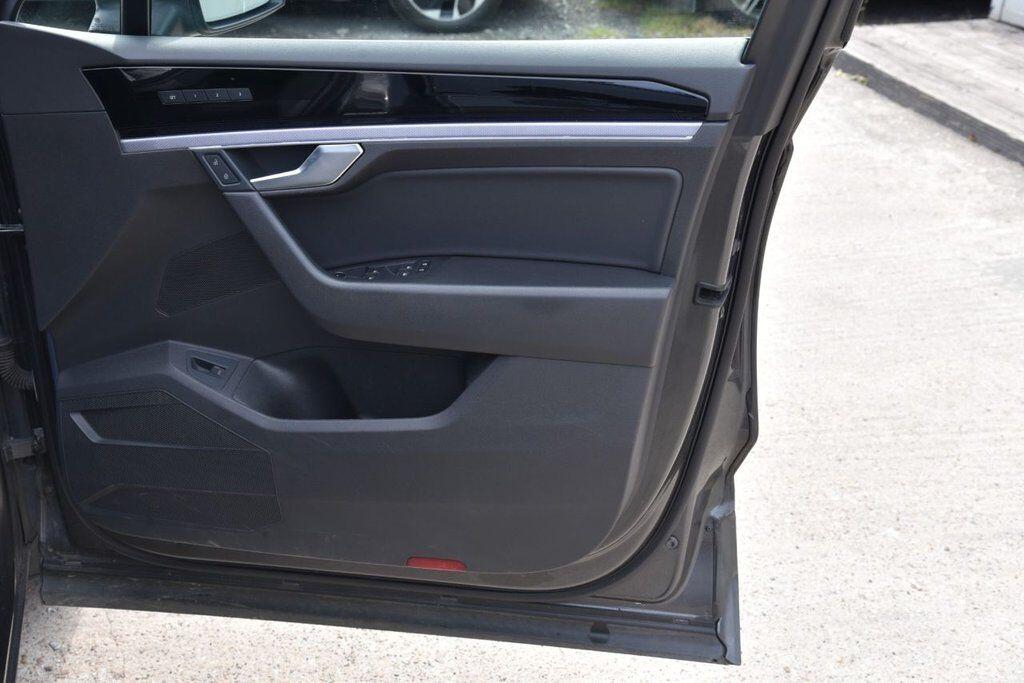 Volkswagen Touareg view 60