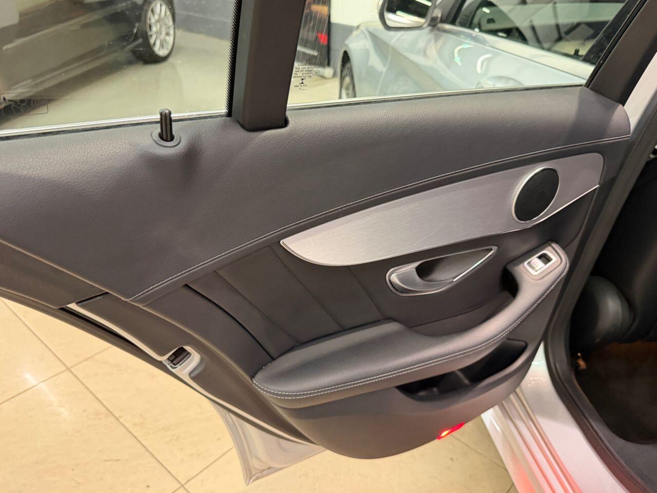 Mercedes-Benz C Class view 28