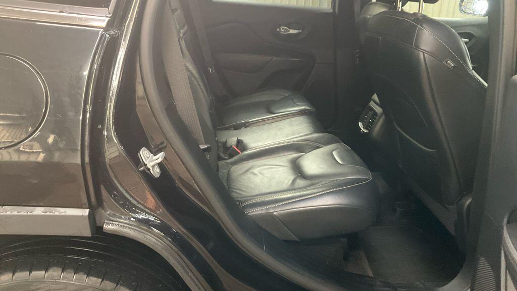 Jeep Cherokee view 10