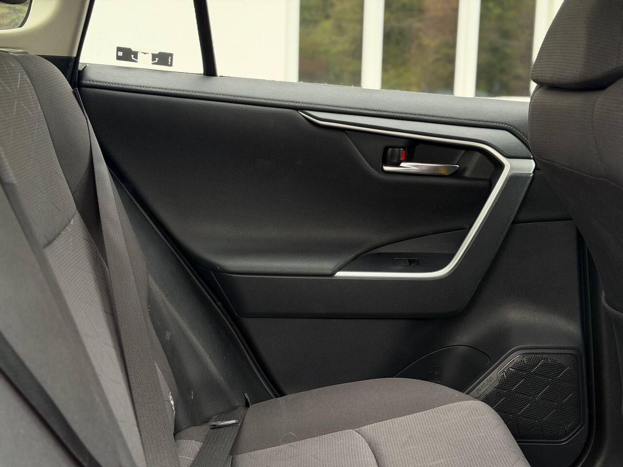 Toyota RAV4 view 13