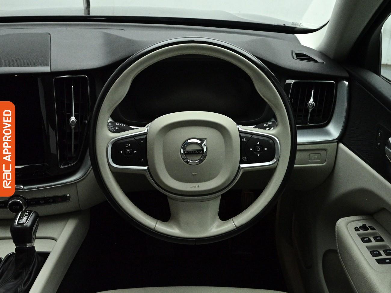 Volvo XC60 view 9