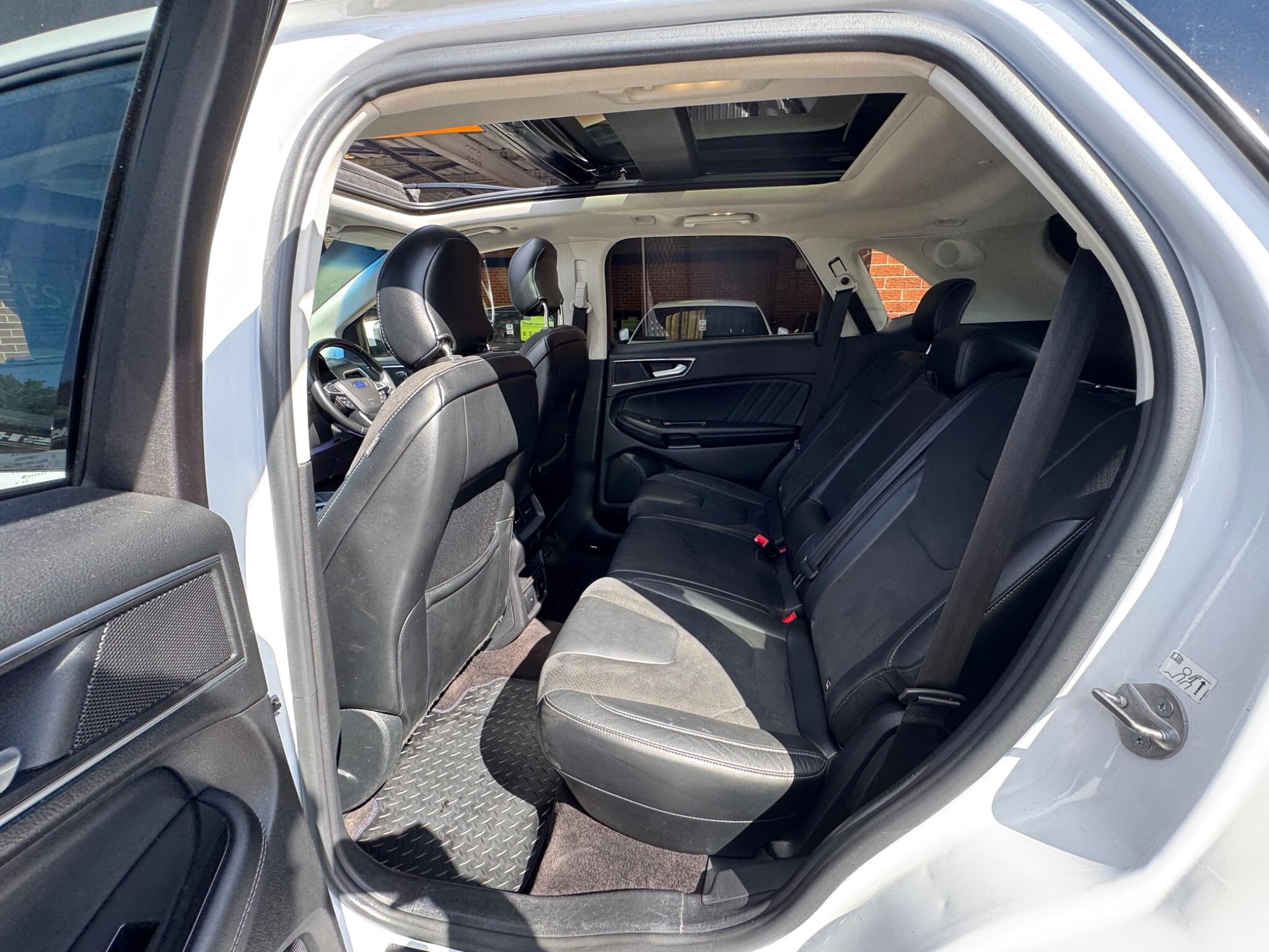 Ford Edge view 10