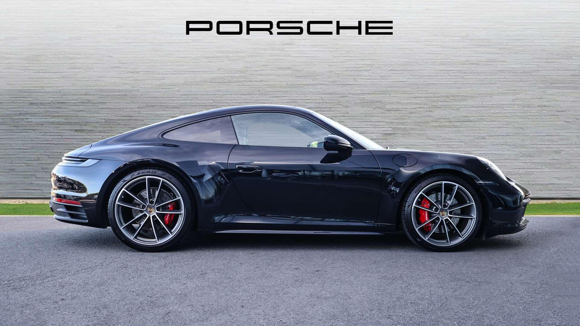 Porsche 911 view 7
