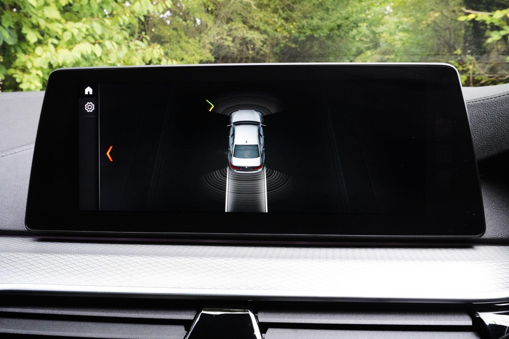BMW 5 Series view 33