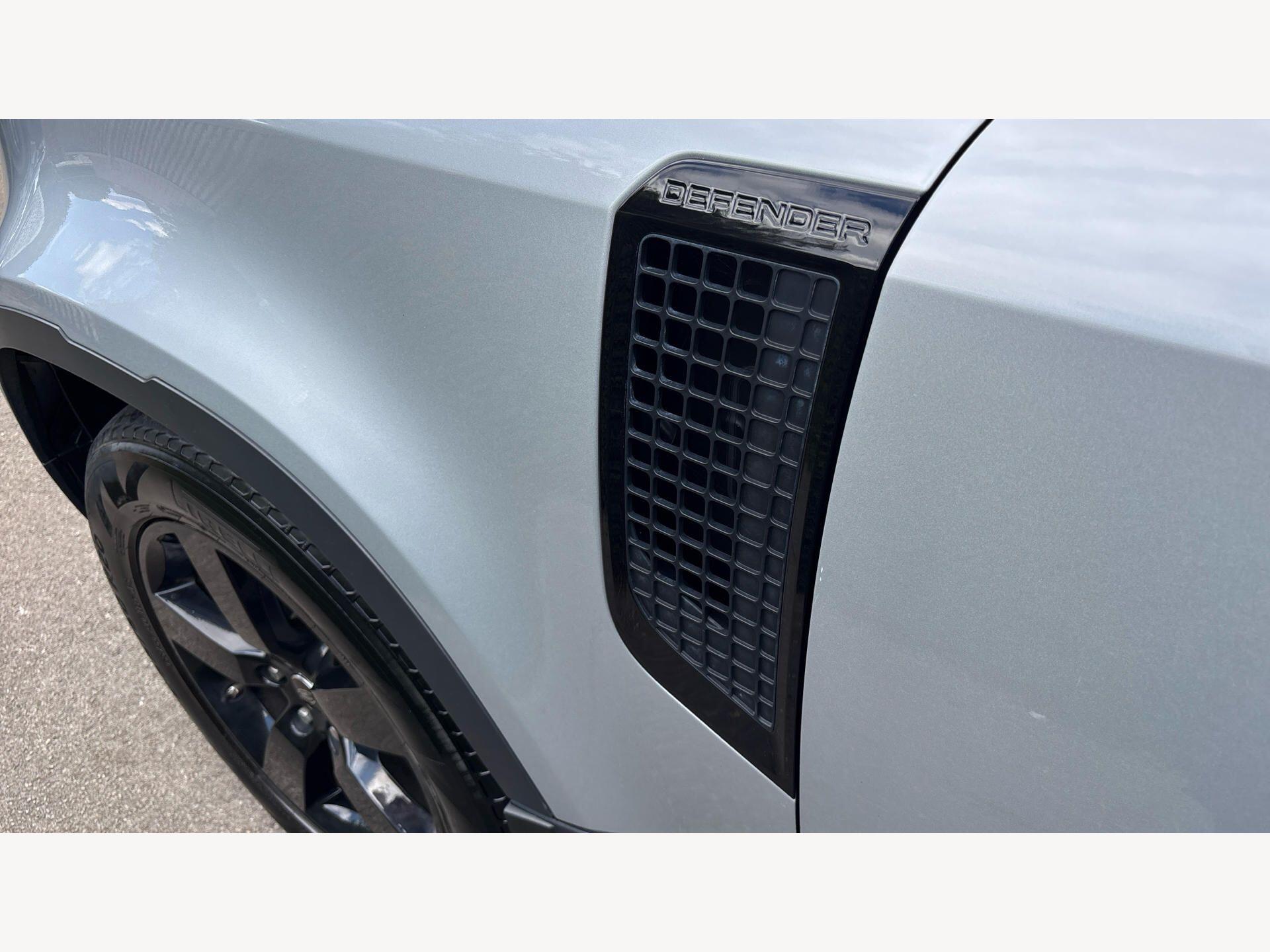 Land Rover Defender view 24