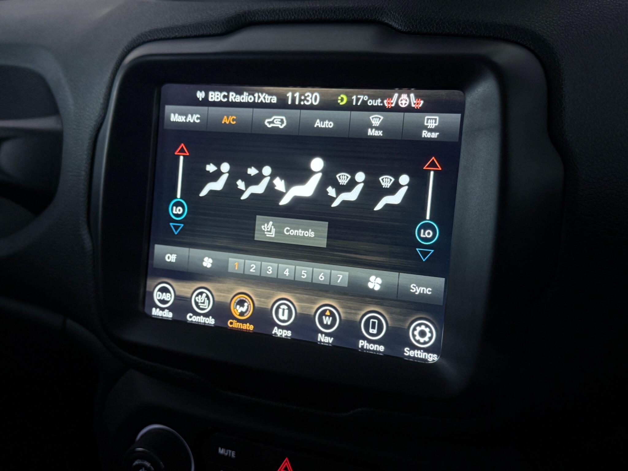 Jeep Renegade view 22