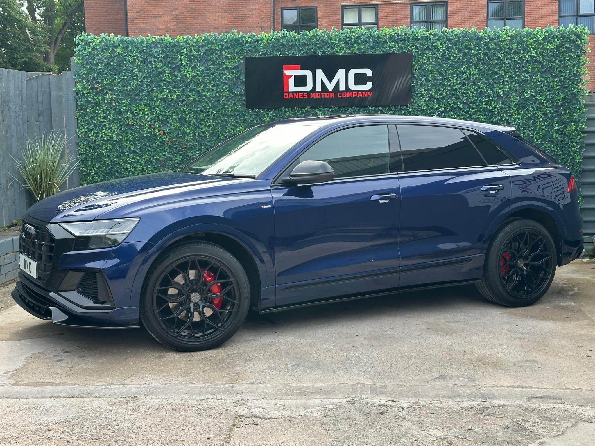 Audi Q8 view 80