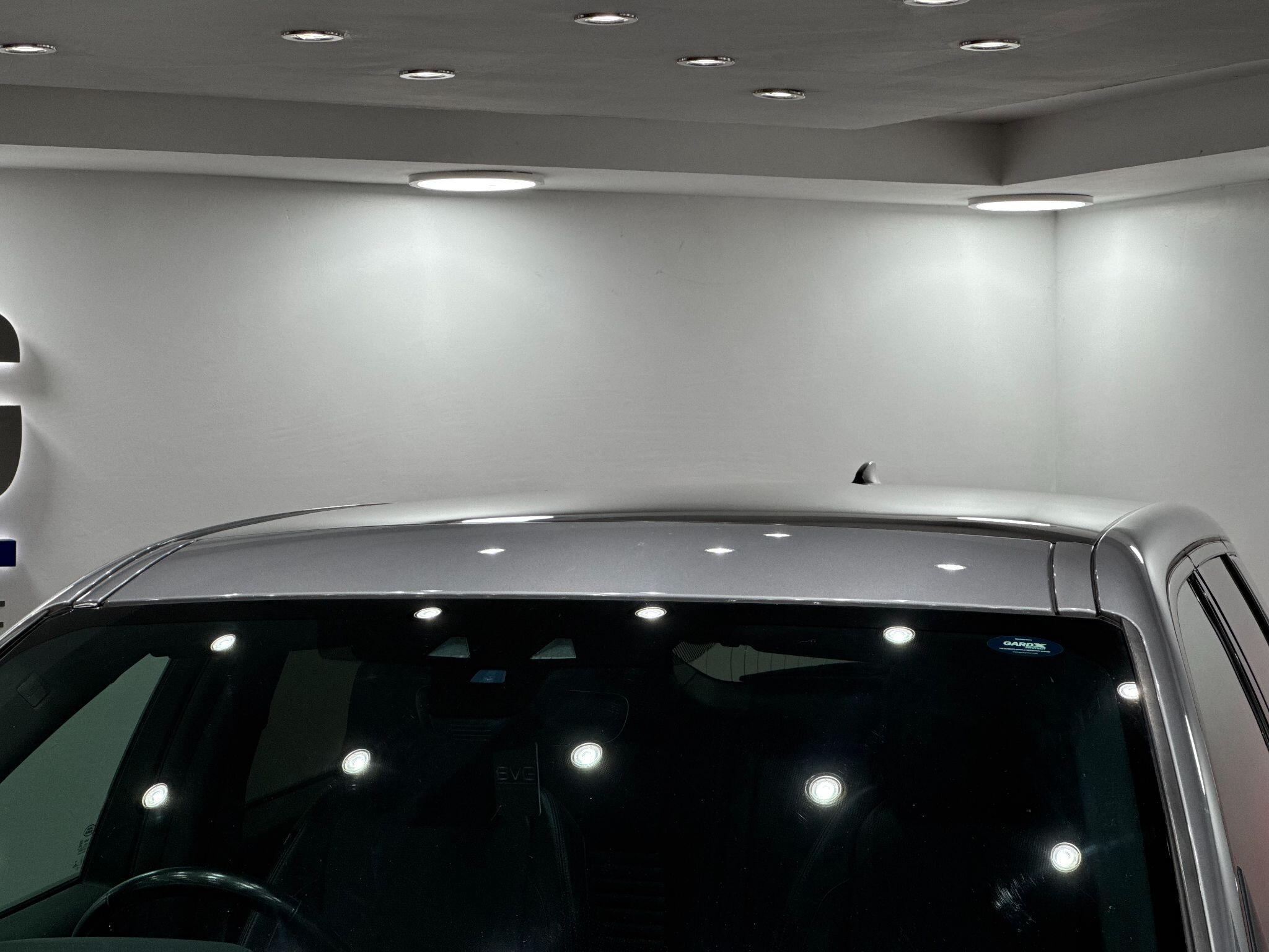 Land Rover Discovery Sport view 13