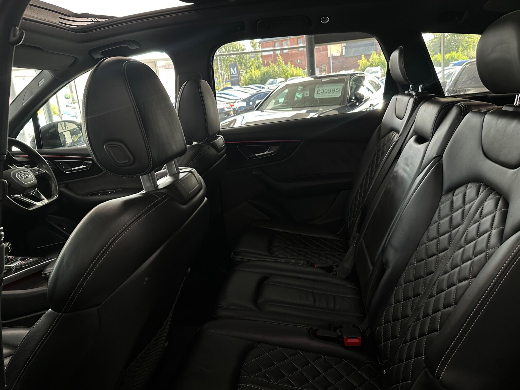 Audi Q7 view 38