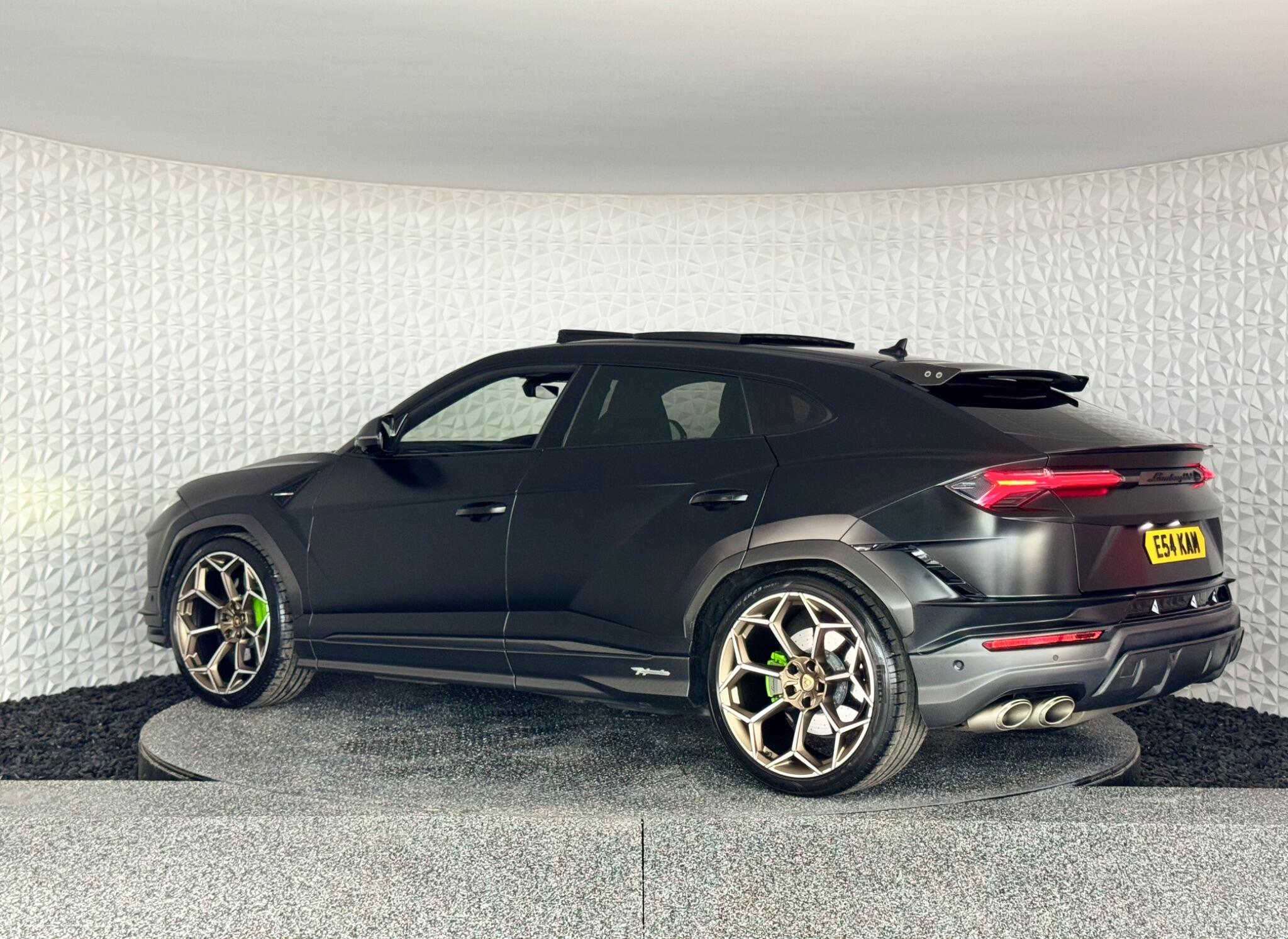 Lamborghini Urus view 17