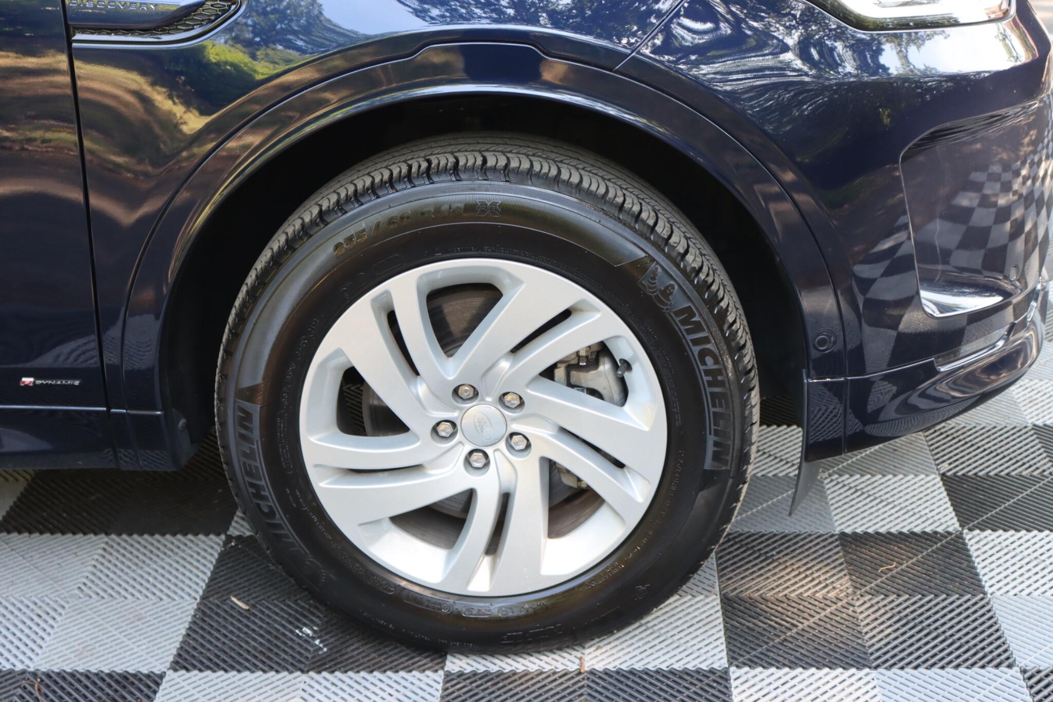 Land Rover Discovery Sport view 14