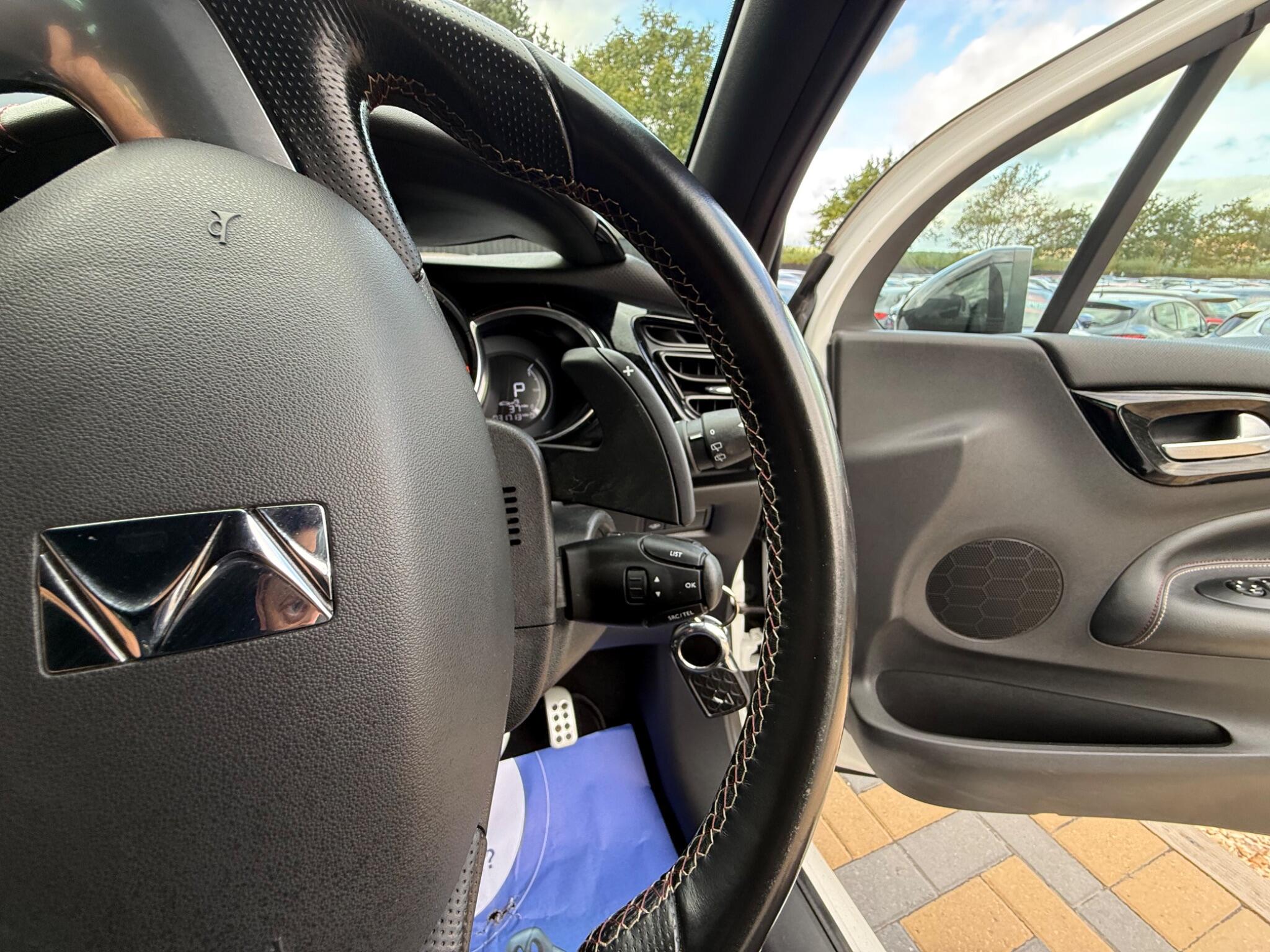 DS Automobiles DS 3 view 28