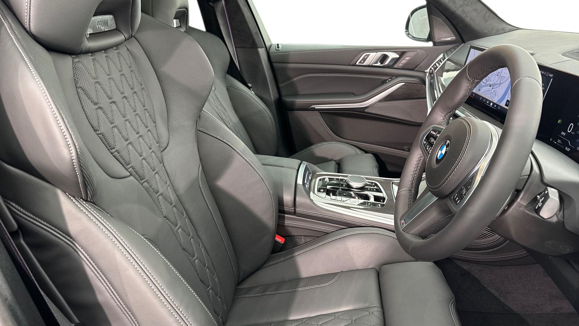 BMW X7 view 11