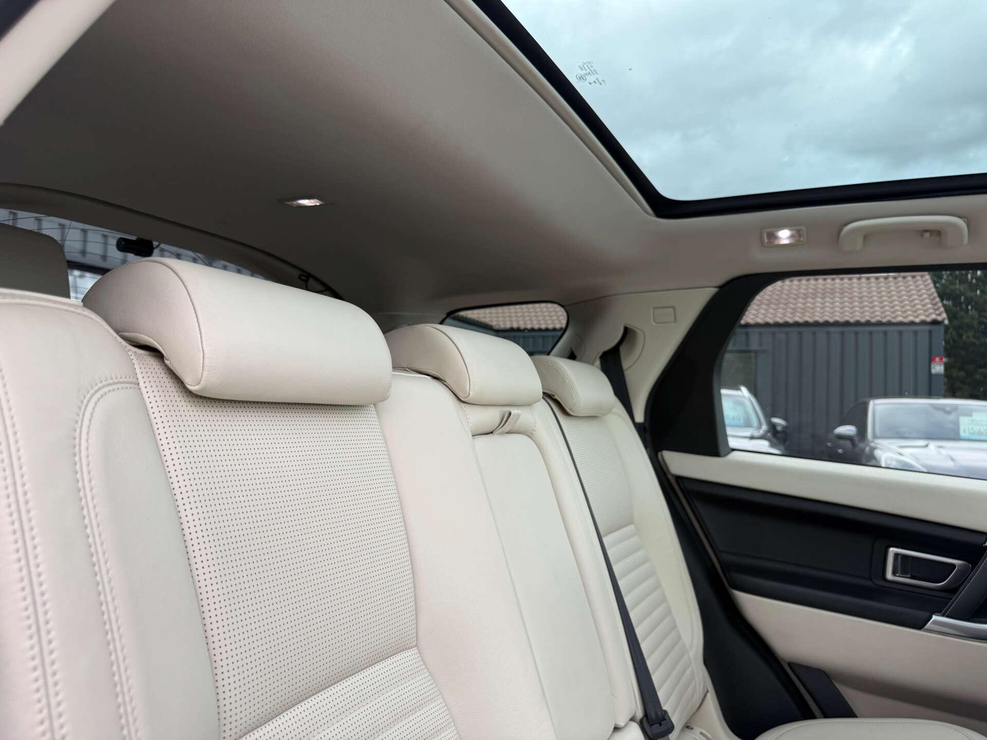 Land Rover Discovery Sport view 68