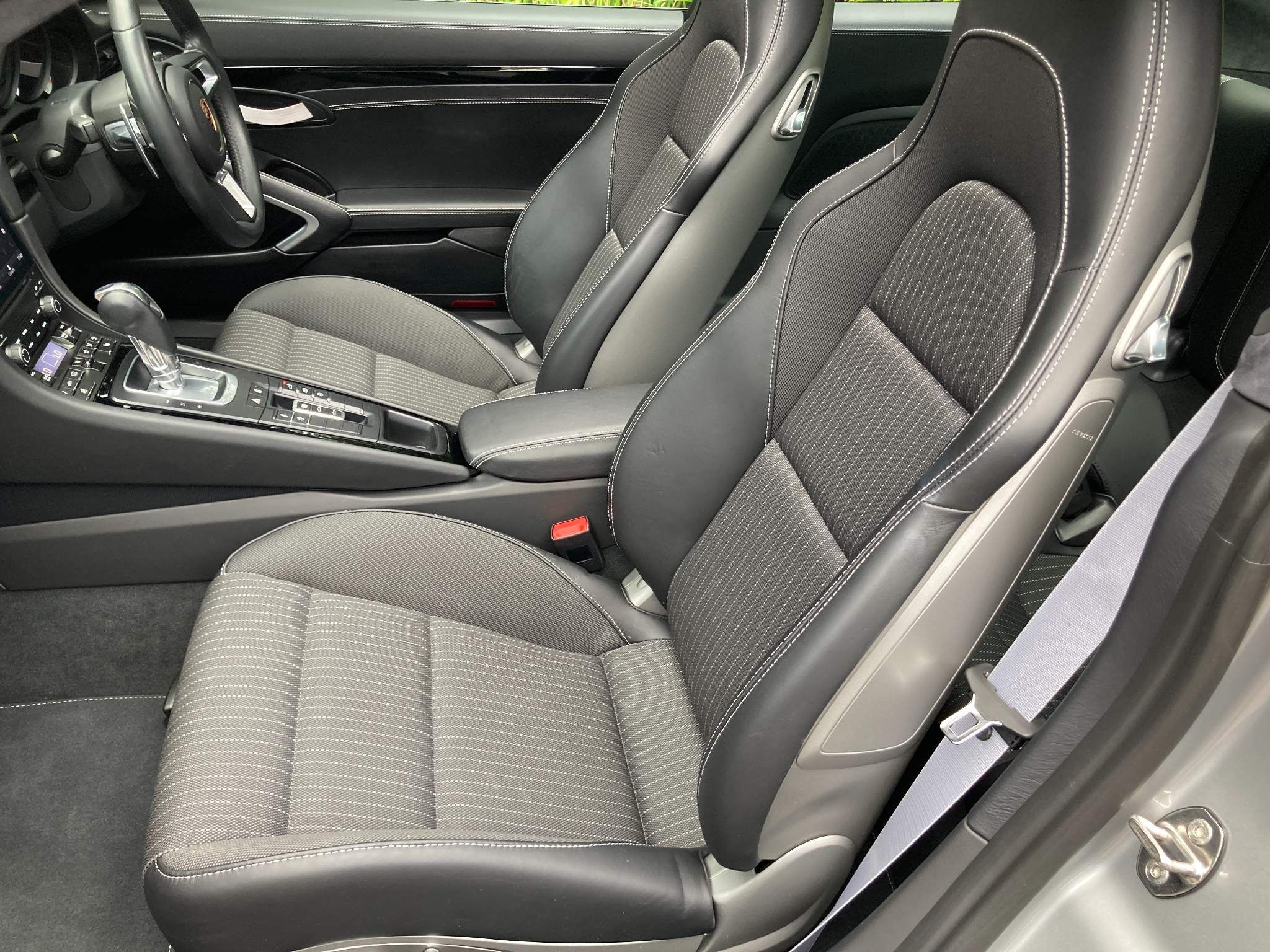 Porsche 911 view 38