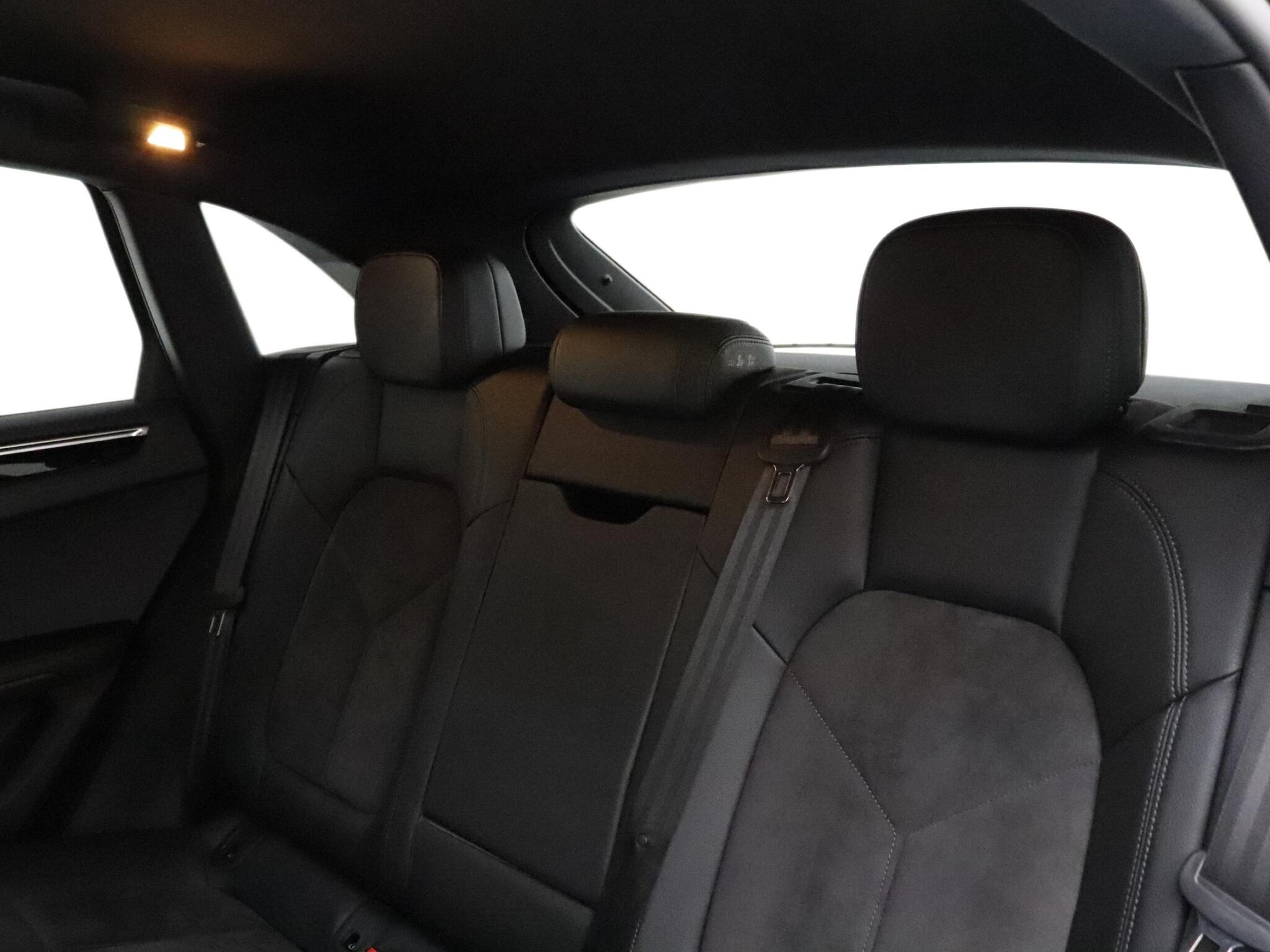 Porsche Macan view 18