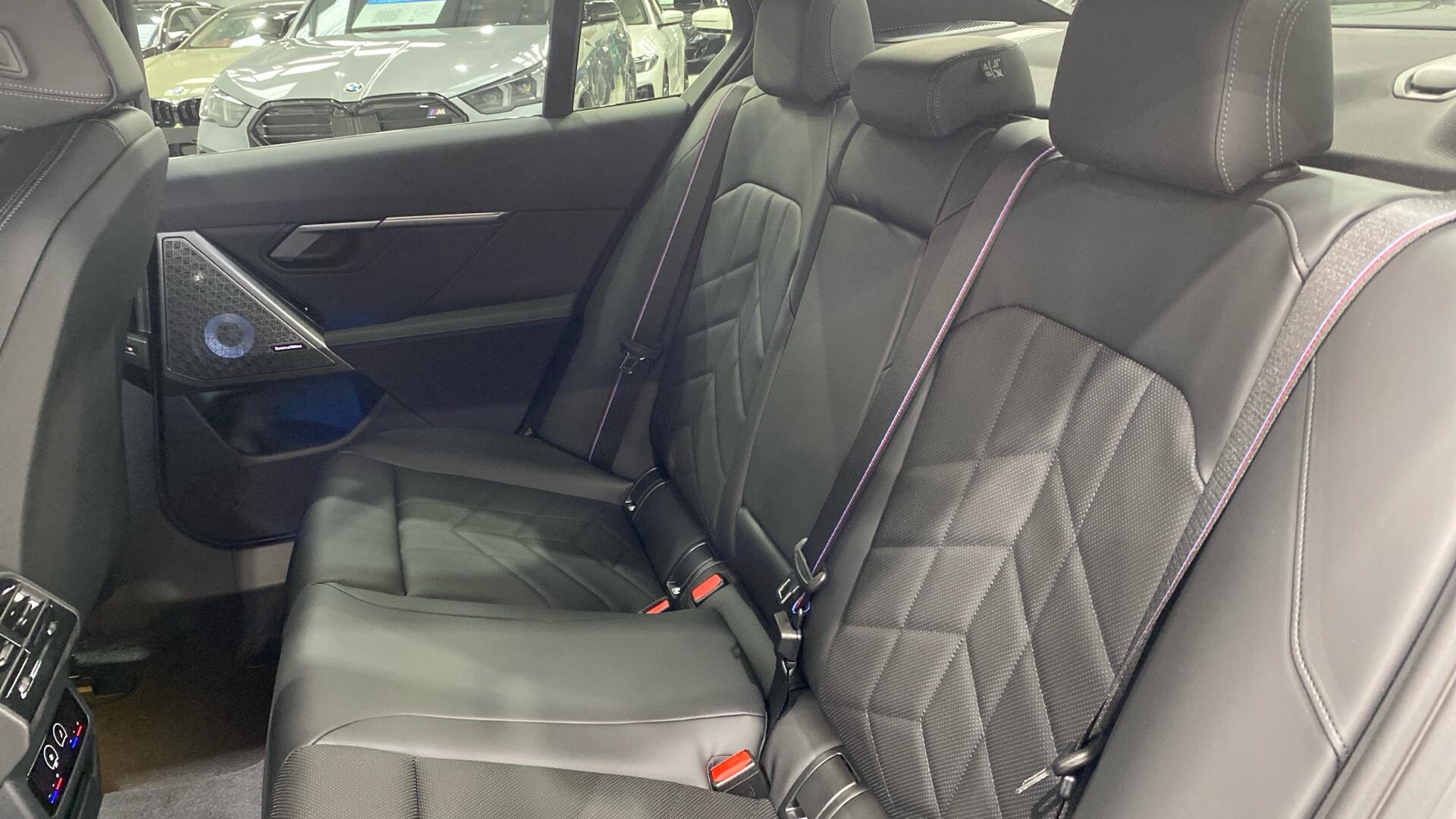 BMW i5 view 12