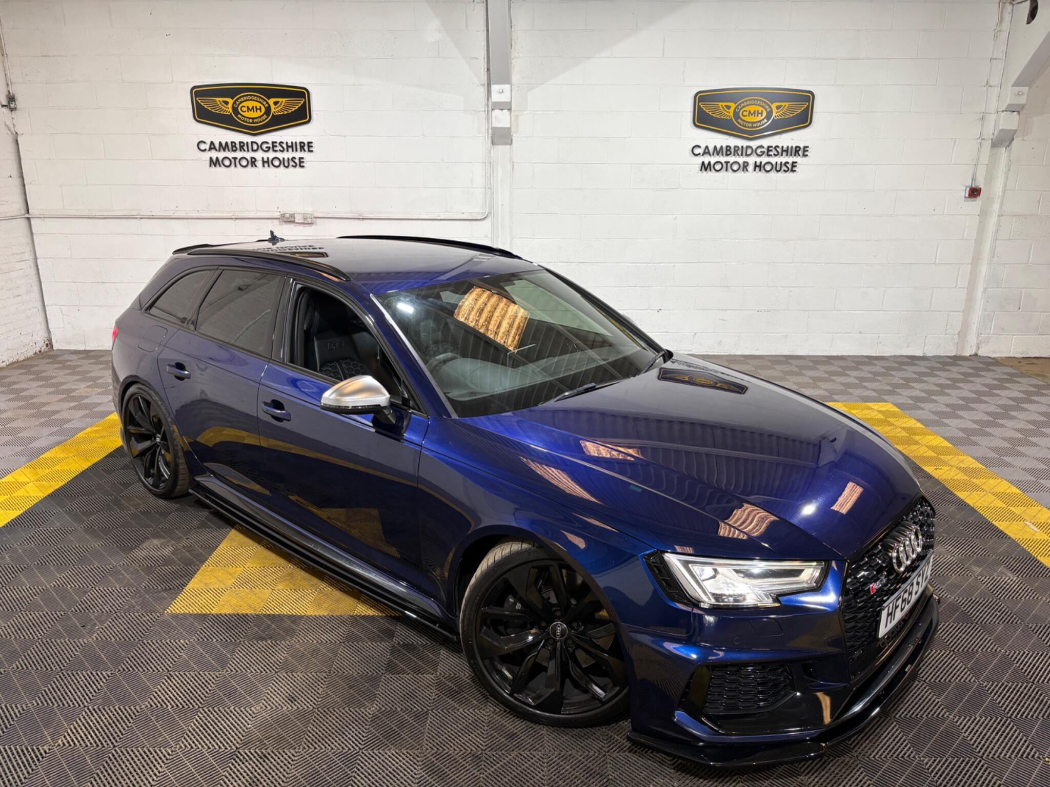 Audi RS4 Avant view 19