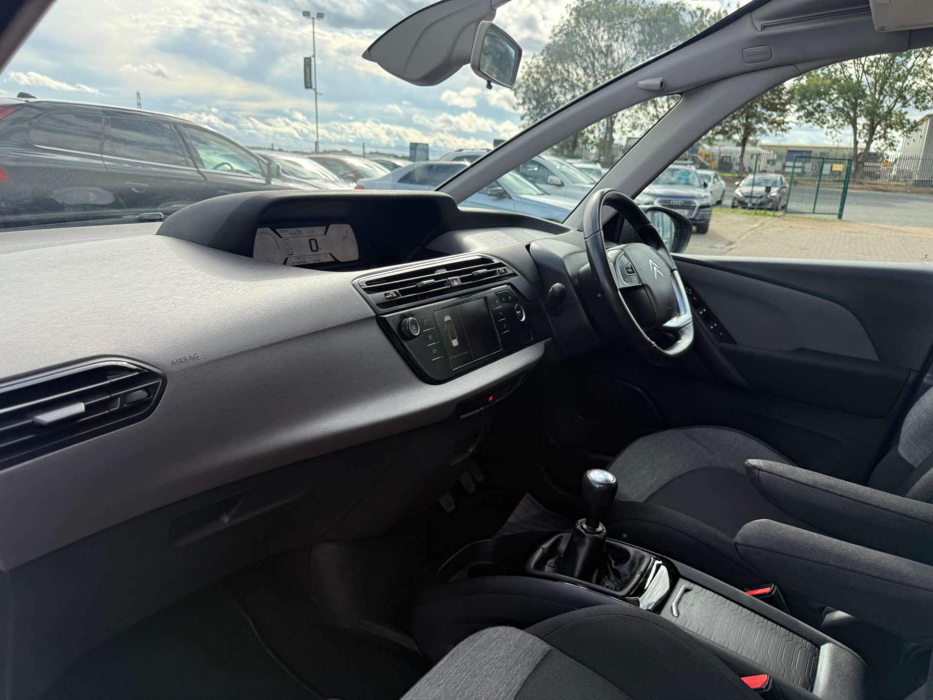 Citroen Grand C4 Picasso view 73