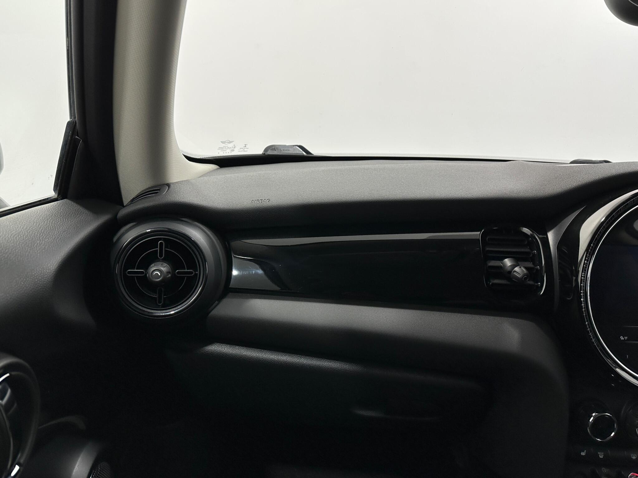 Mini Hatch view 30