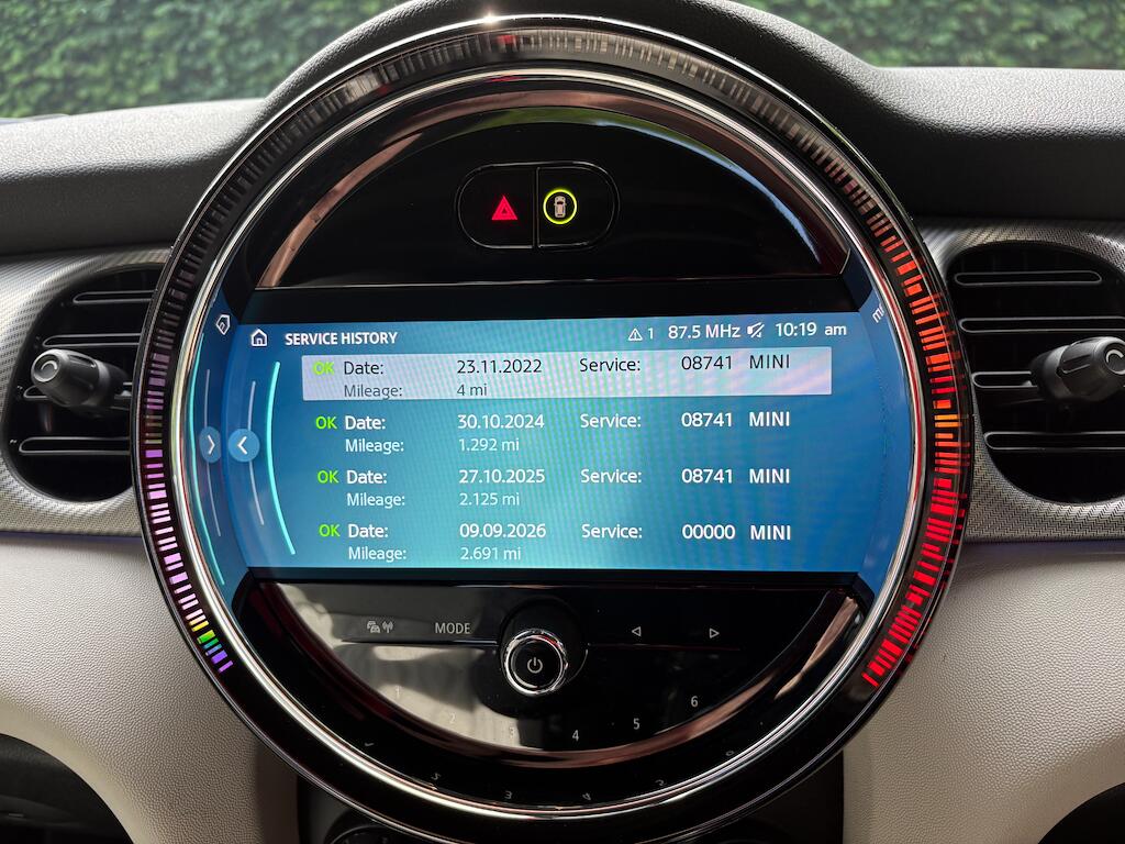 Mini Convertible view 15