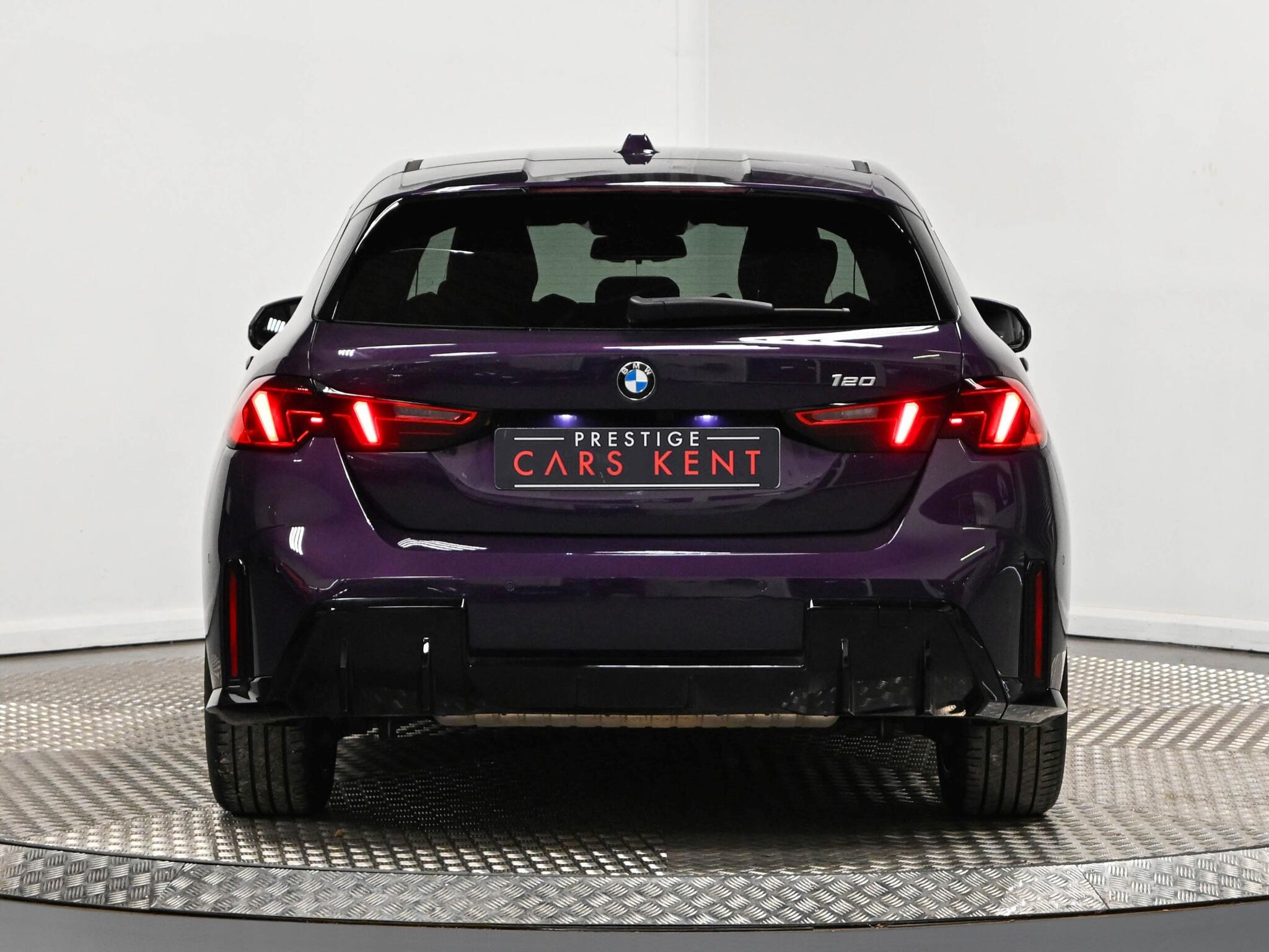 BMW 1 Series view 6