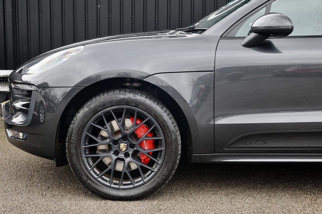 Porsche Macan view 25
