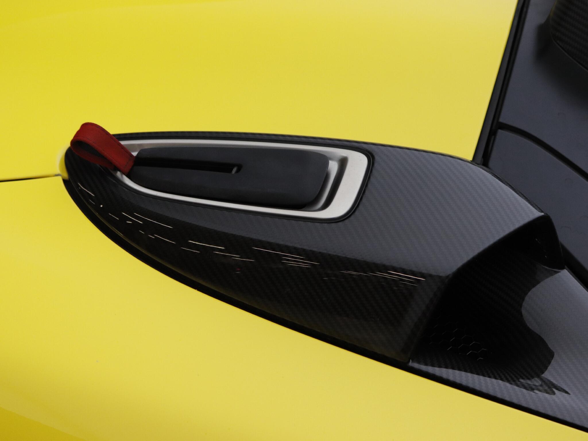 Porsche 718 Spyder view 38