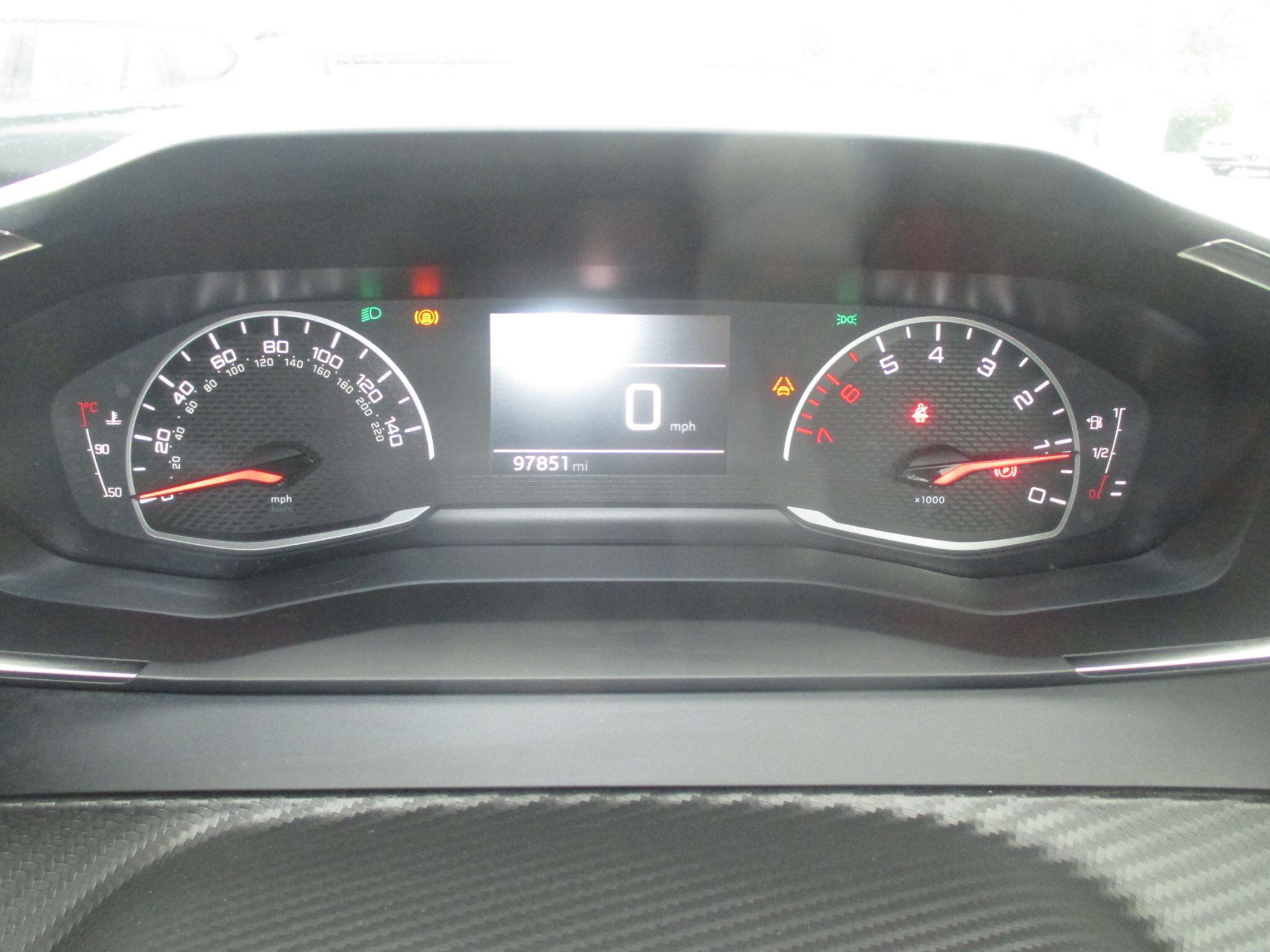 Peugeot 208 view 37