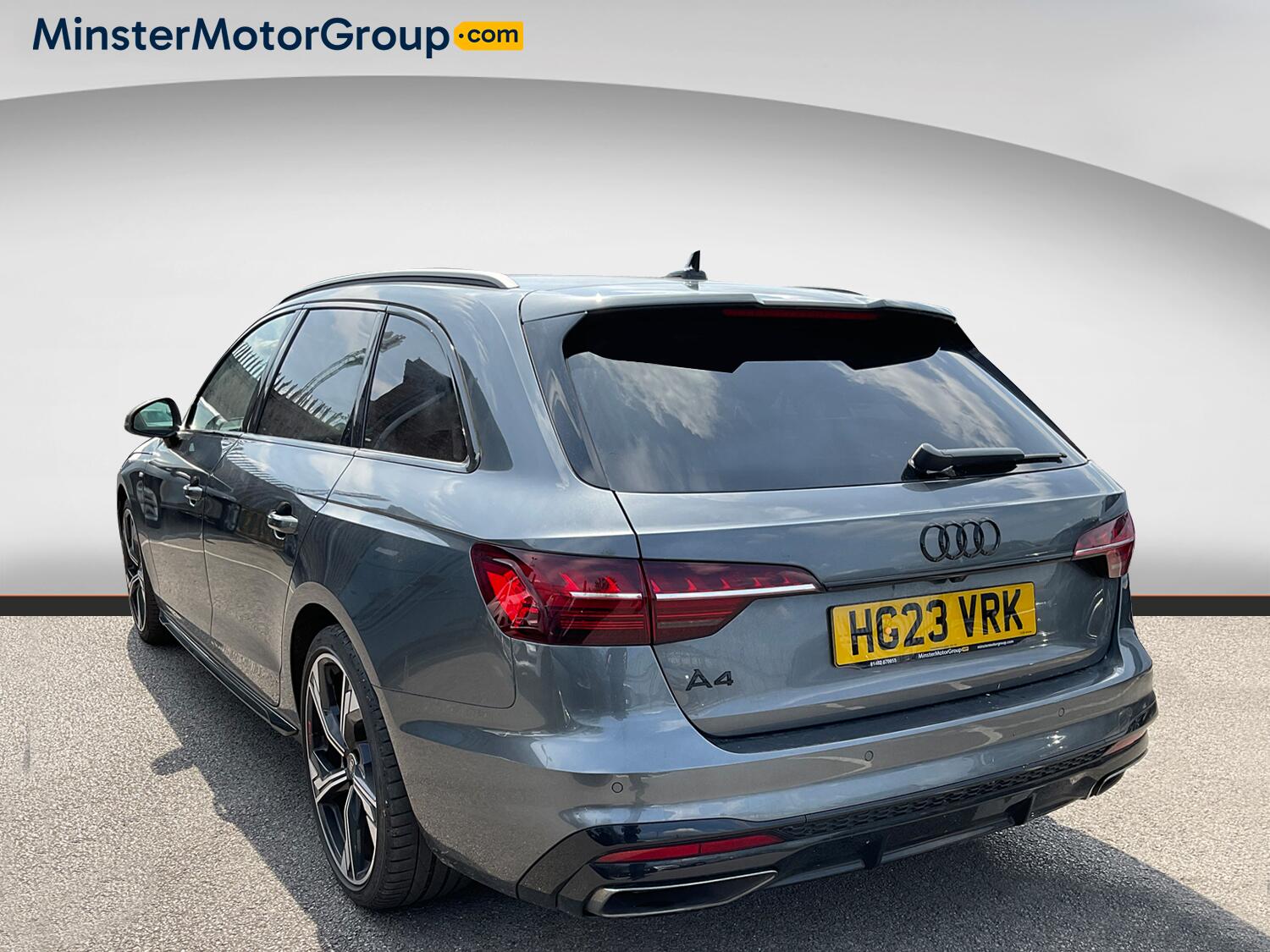 Audi A4 Avant view 4
