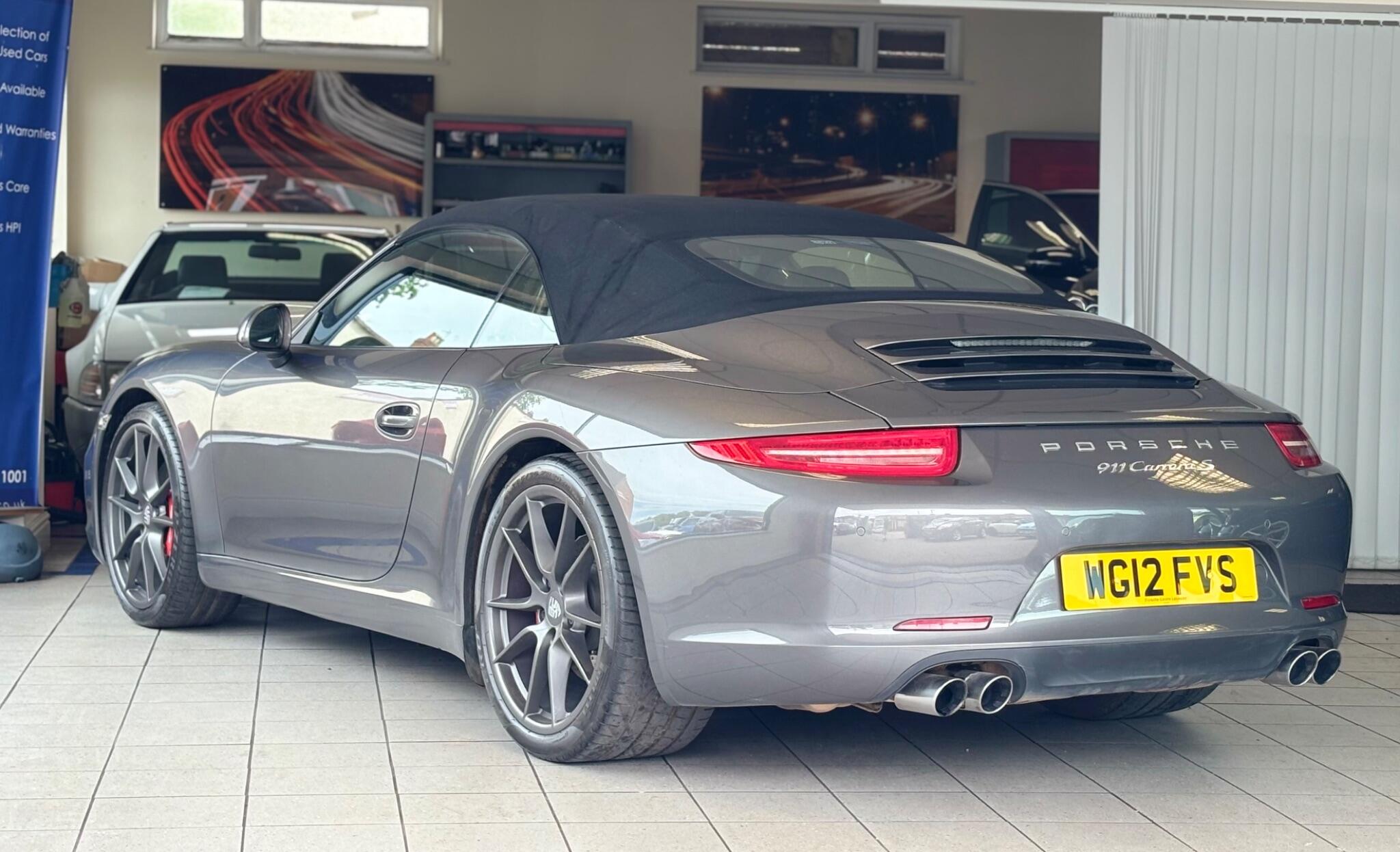 Porsche 911 view 4