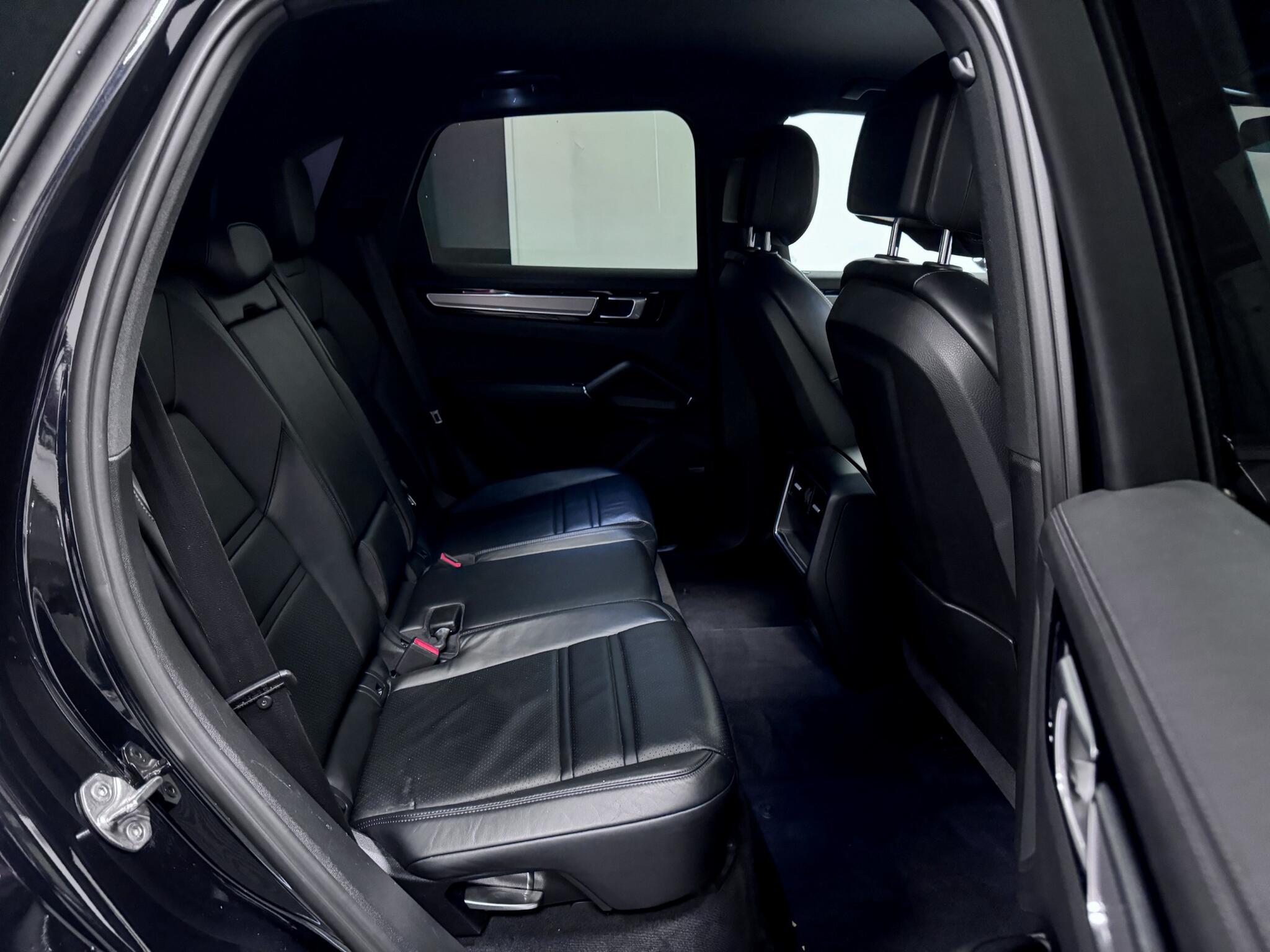 Porsche Cayenne view 30