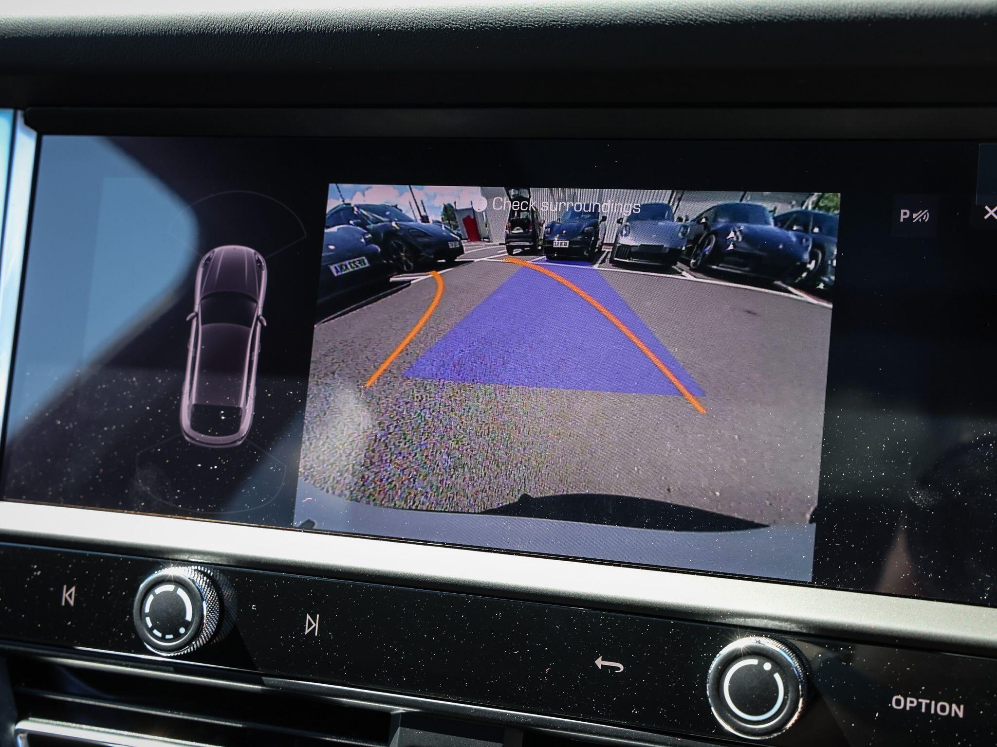 Porsche Macan view 21