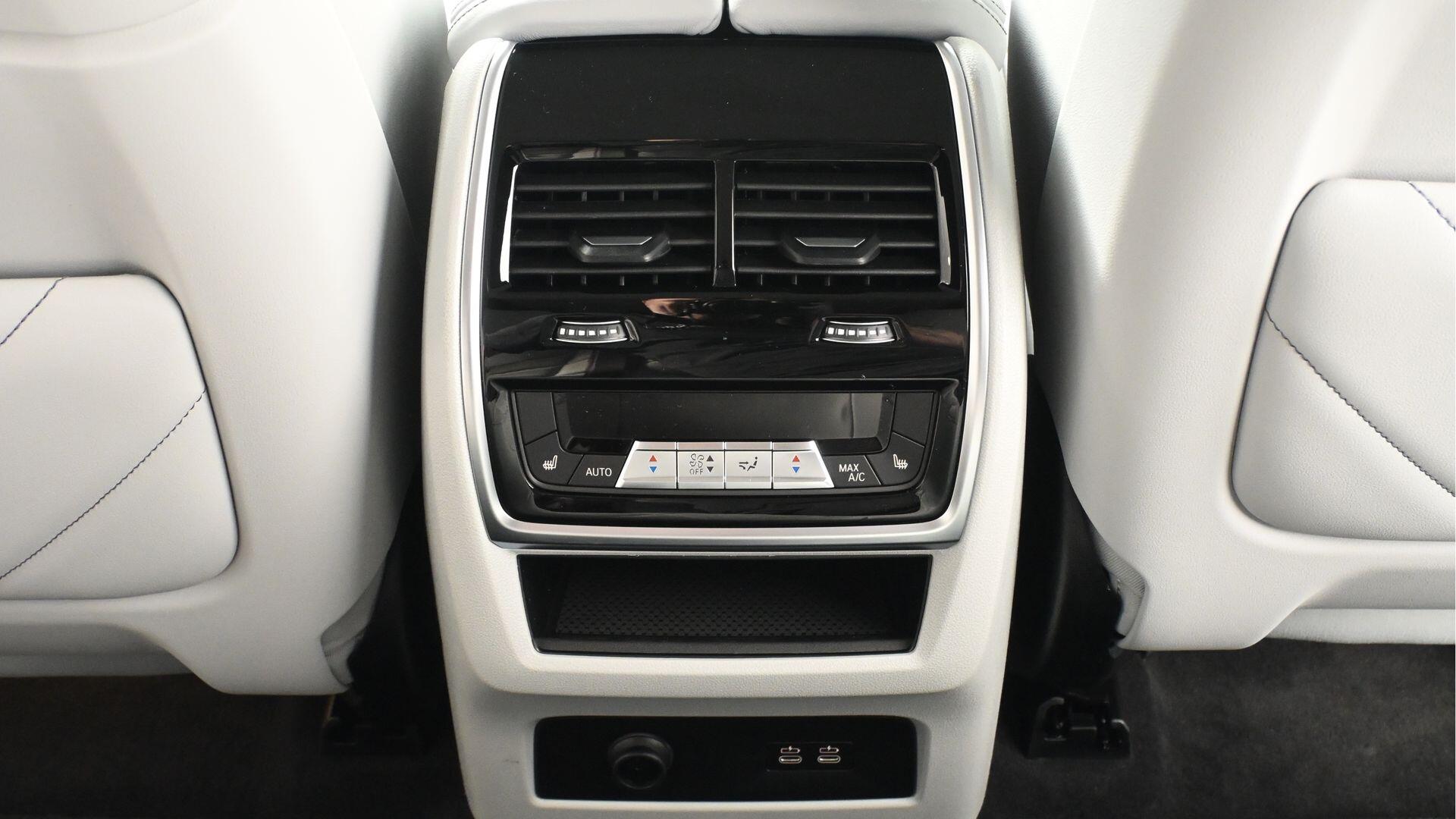 BMW XM view 32