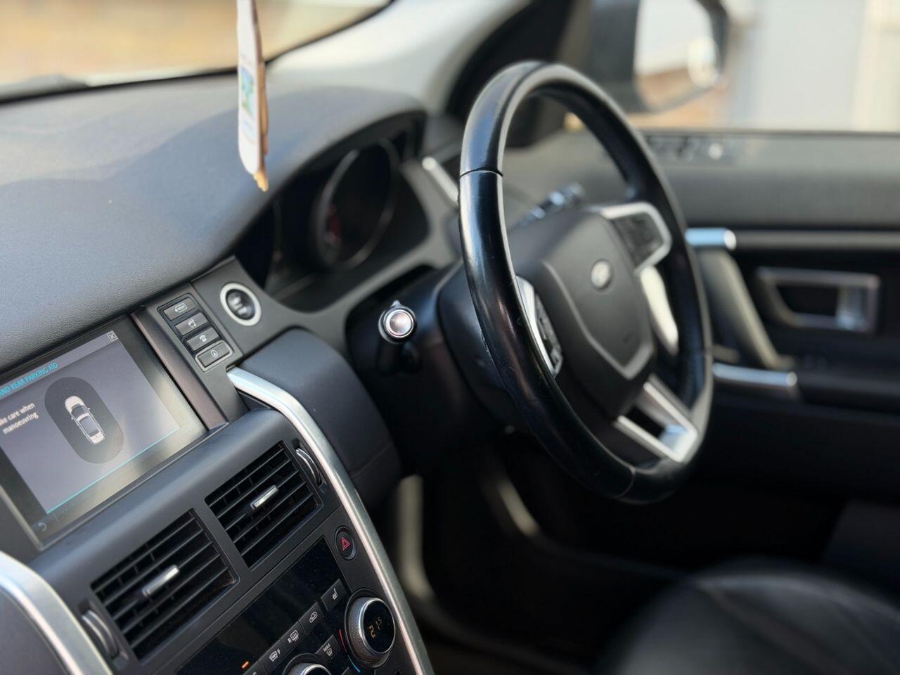 Land Rover Discovery Sport view 7