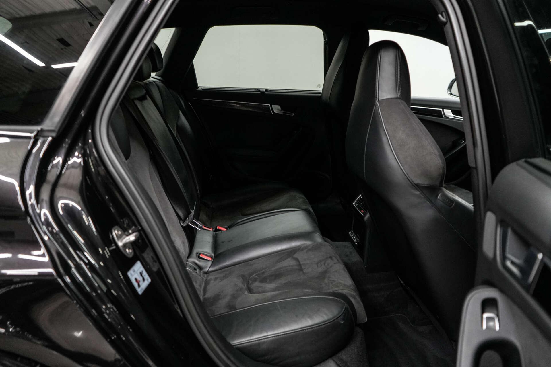 Audi RS4 view 22