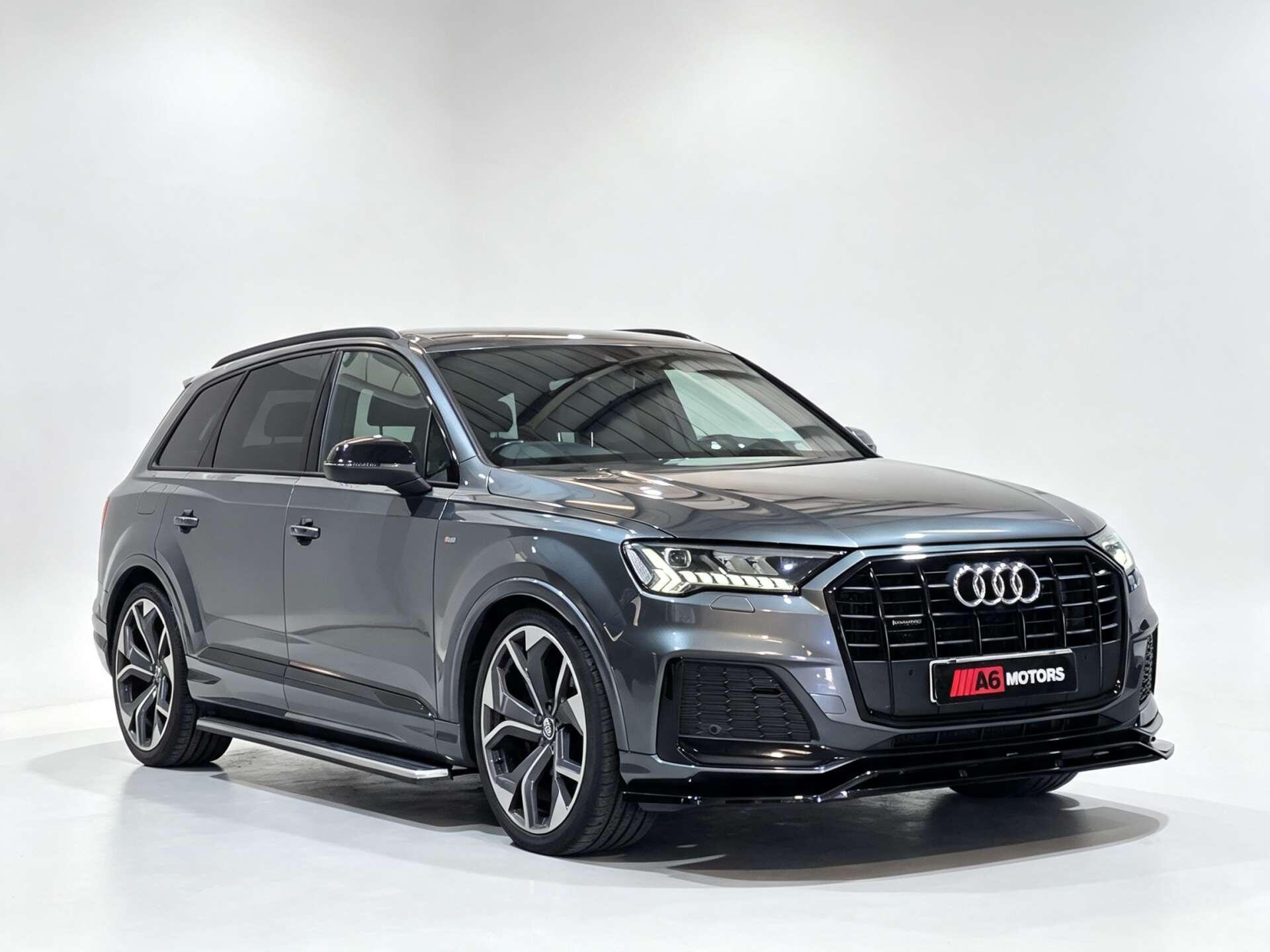 Audi Q7 view 4