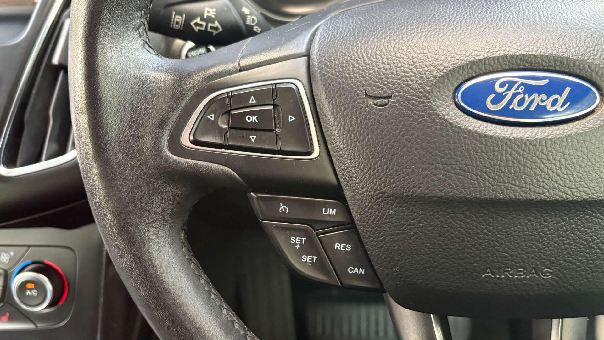 Ford Focus view 17