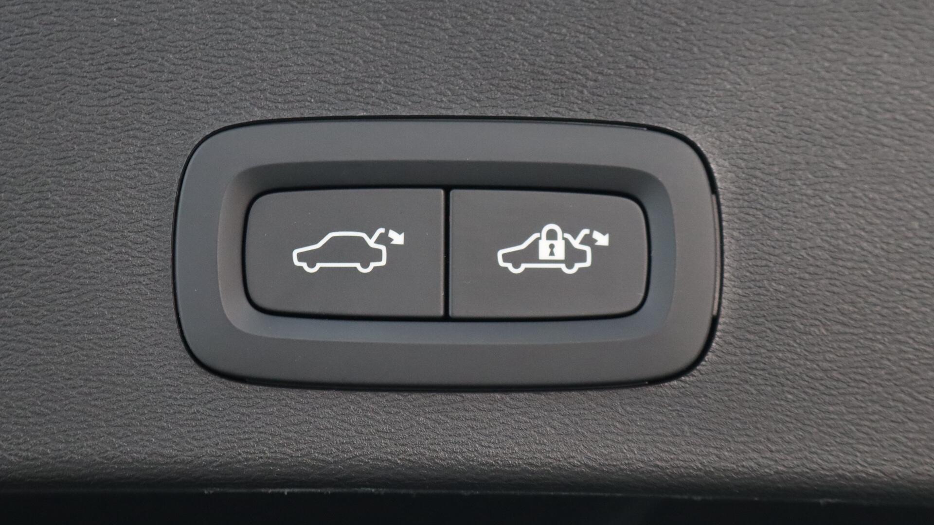 Volvo XC40 view 34