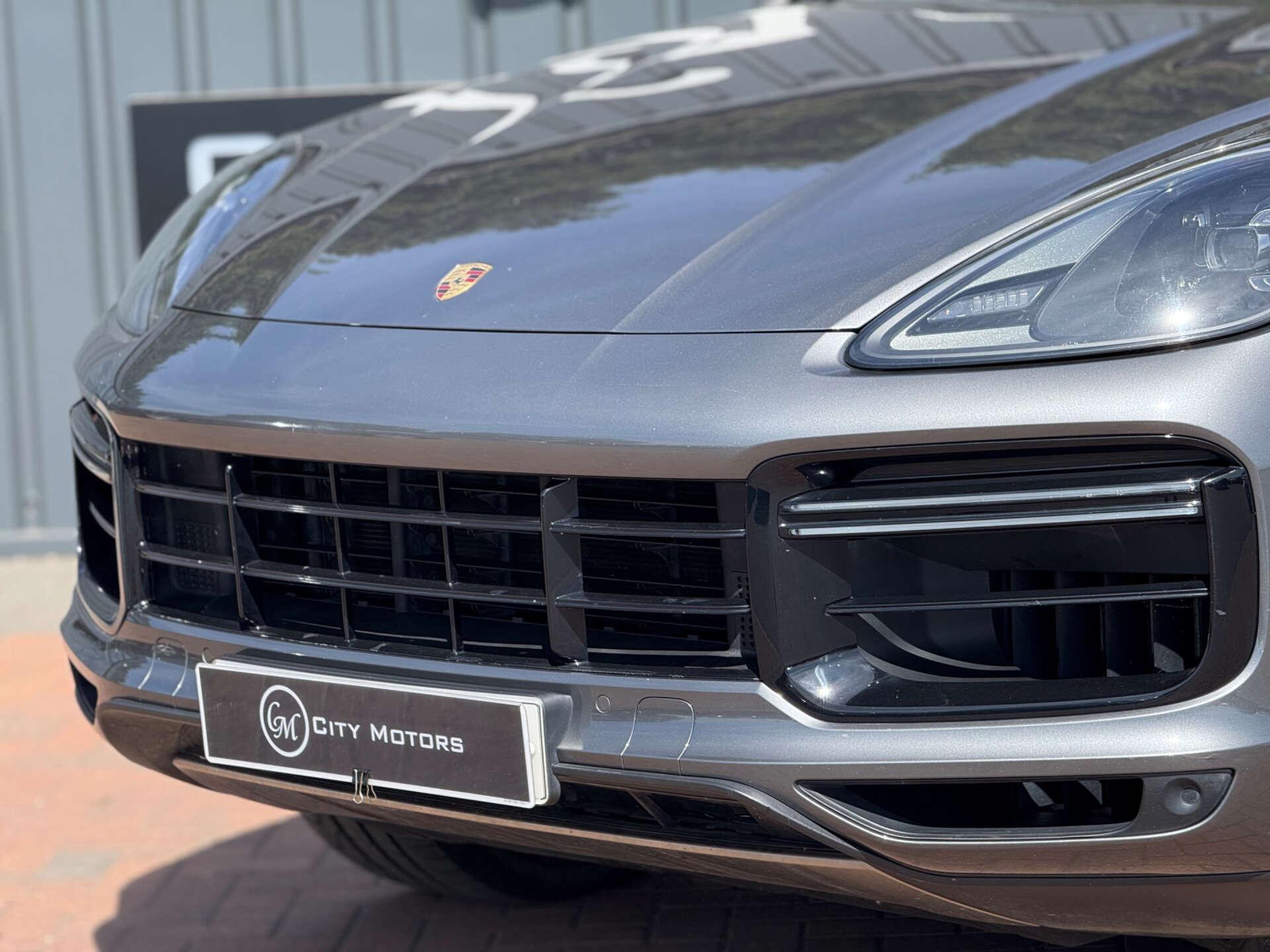 Porsche Cayenne view 4