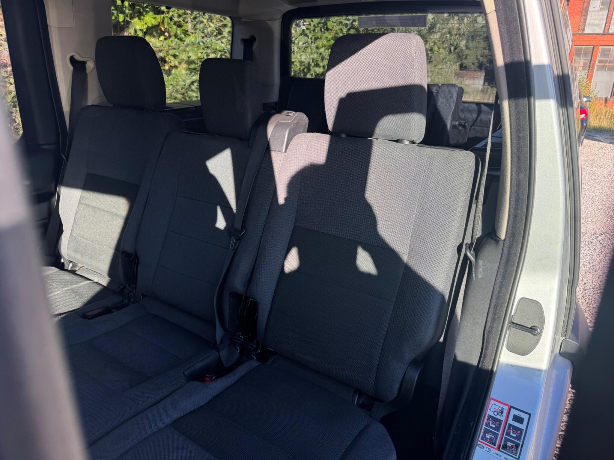 Land Rover Discovery view 26