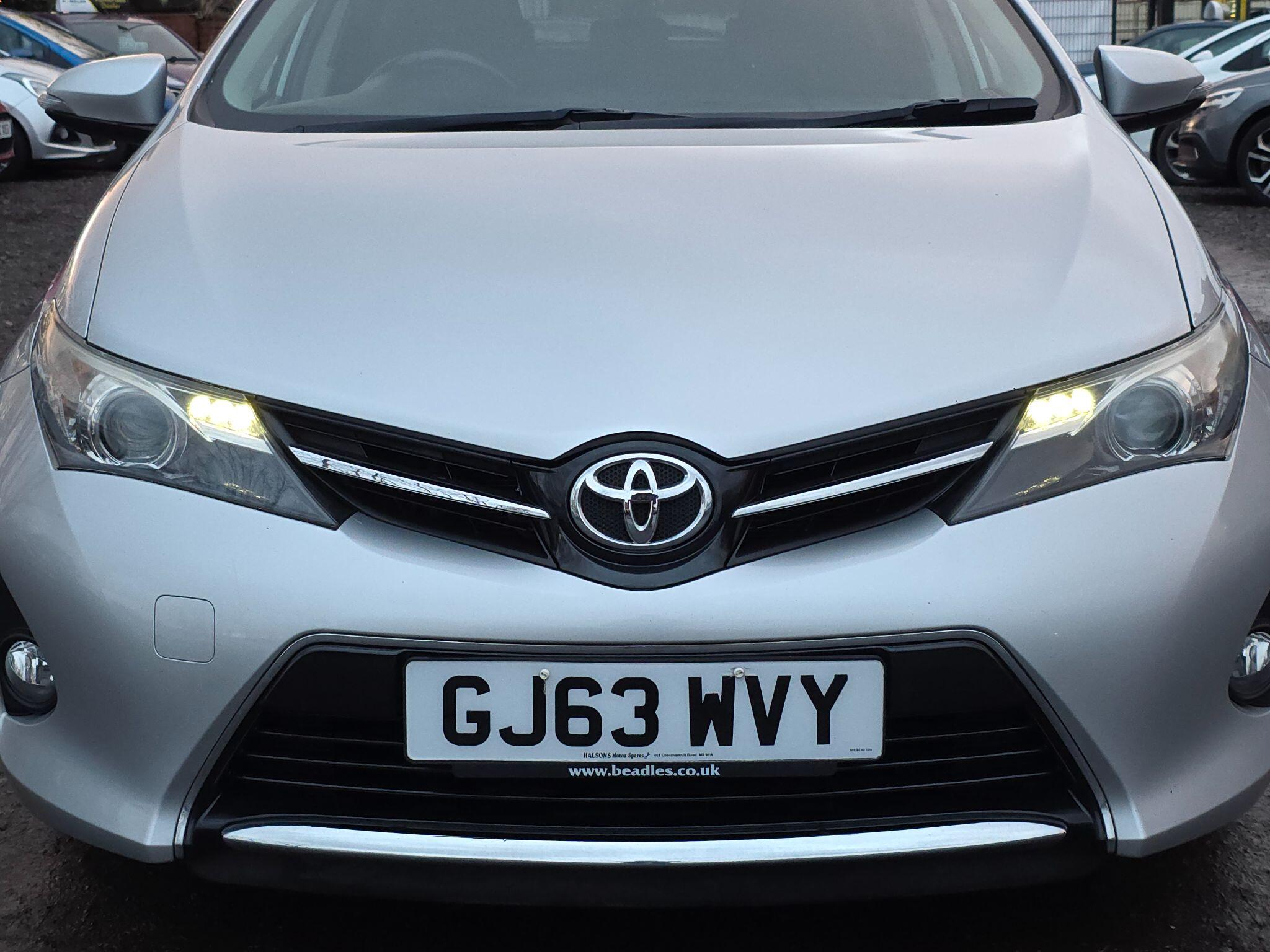 2013 Toyota Auris image 8