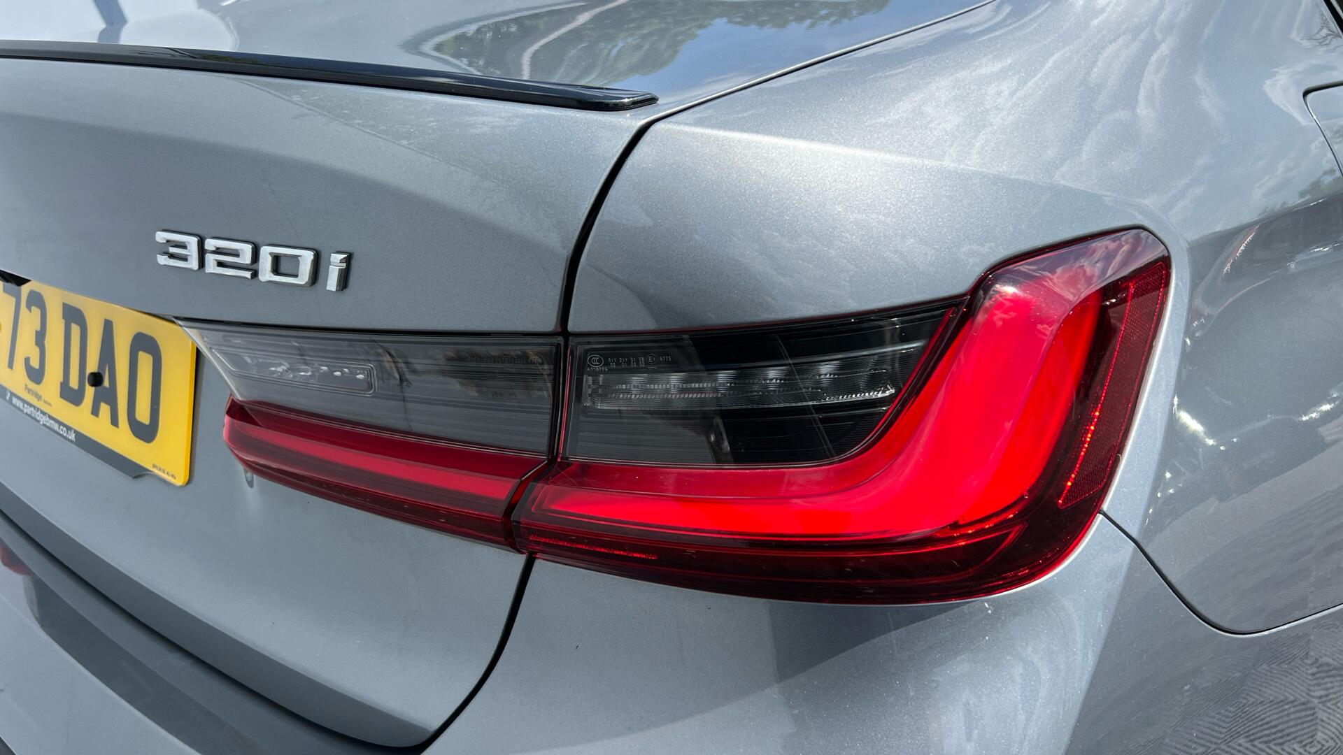 BMW 3 Series view 22