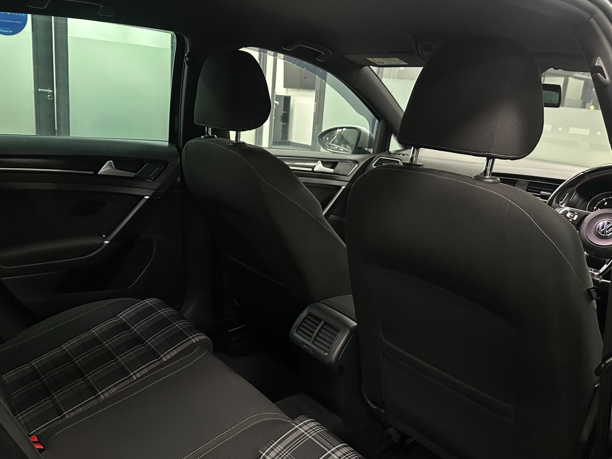 Volkswagen Golf view 31