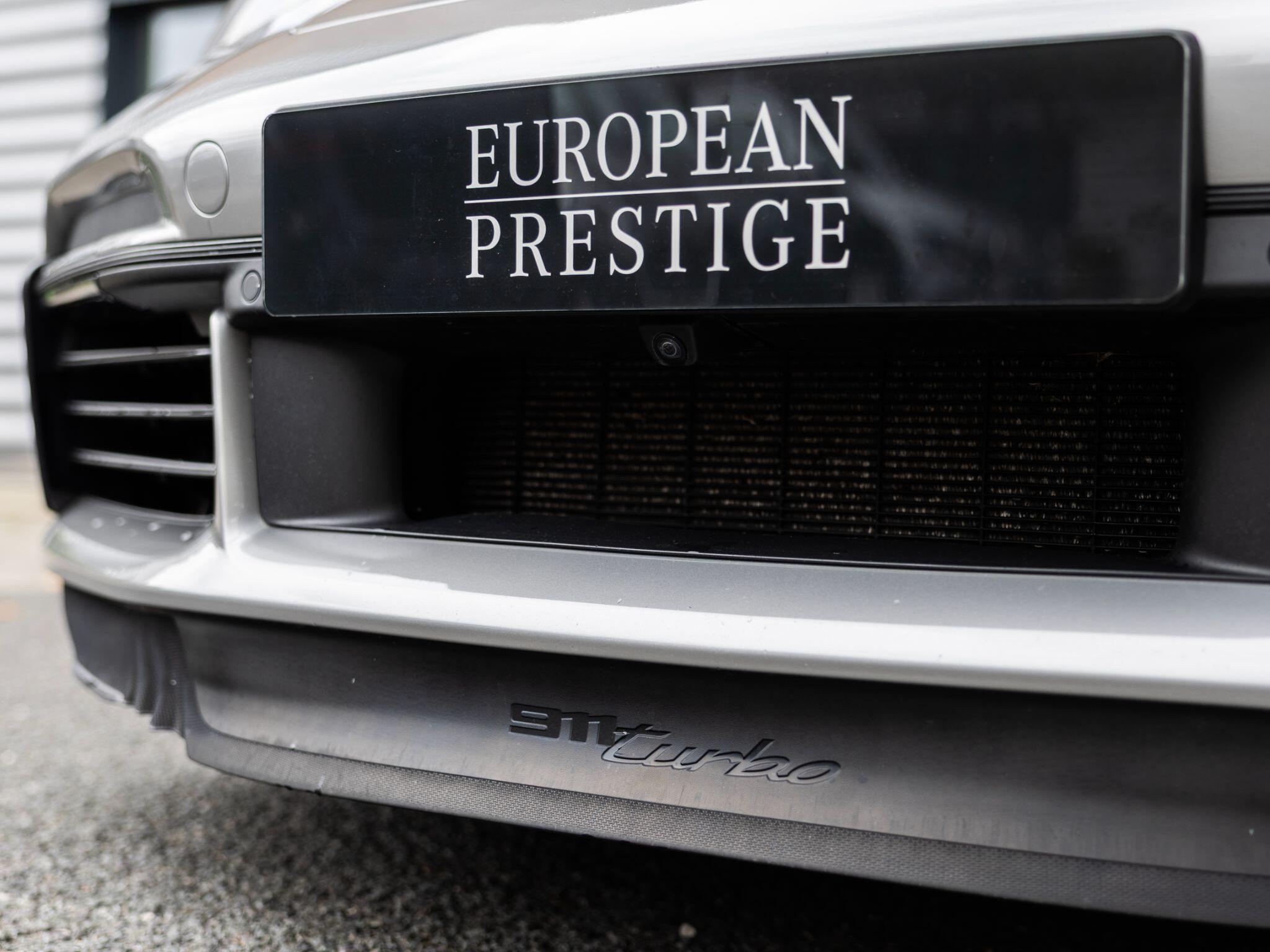 Porsche 911 view 18