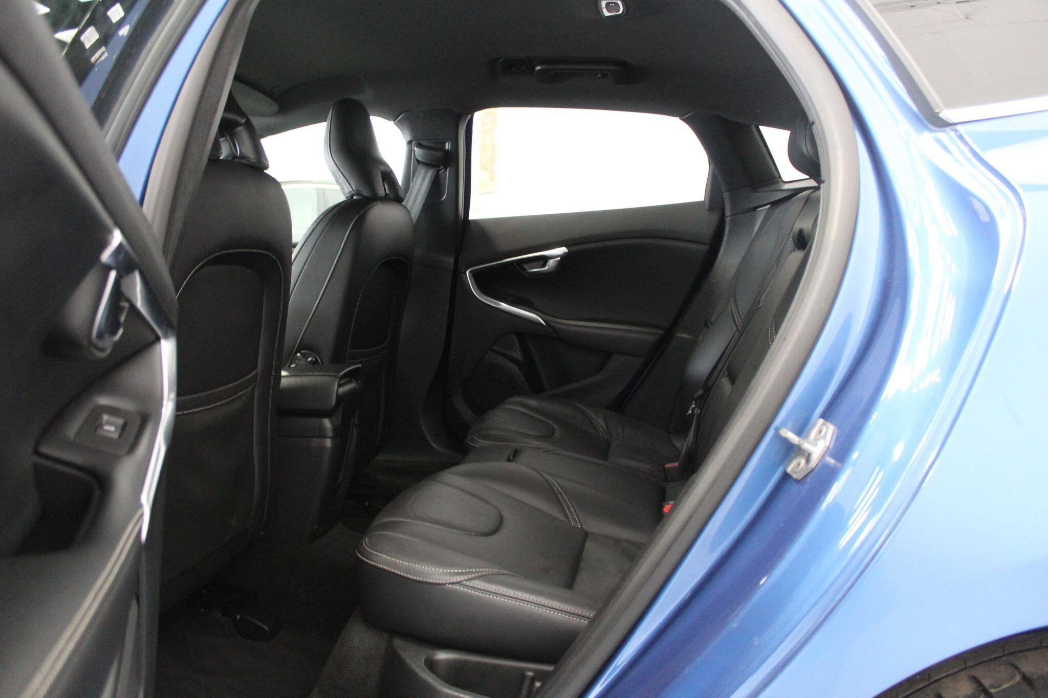 Volvo V40 view 52